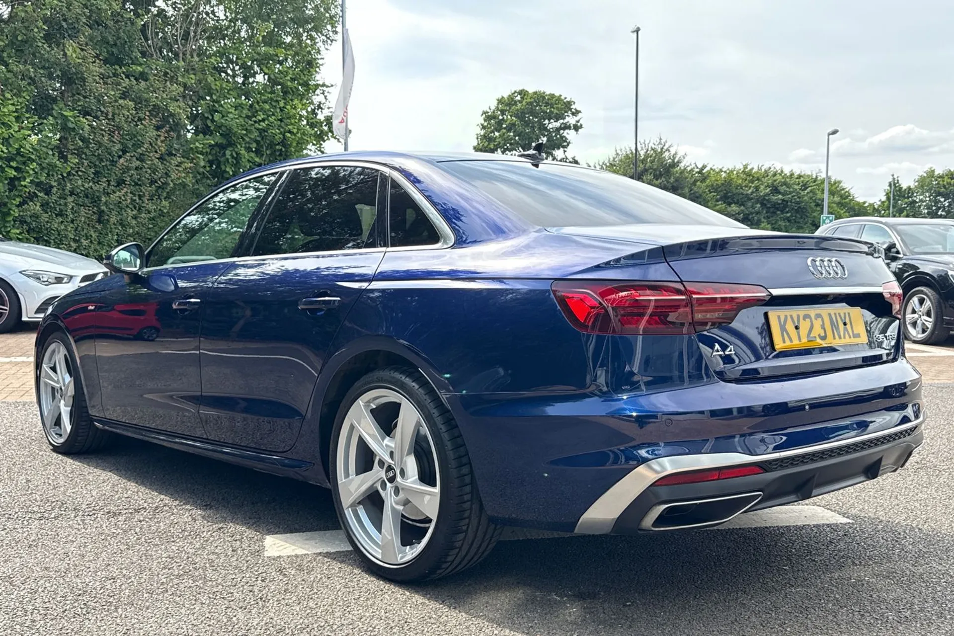 Audi A4 thumbnail image number 9