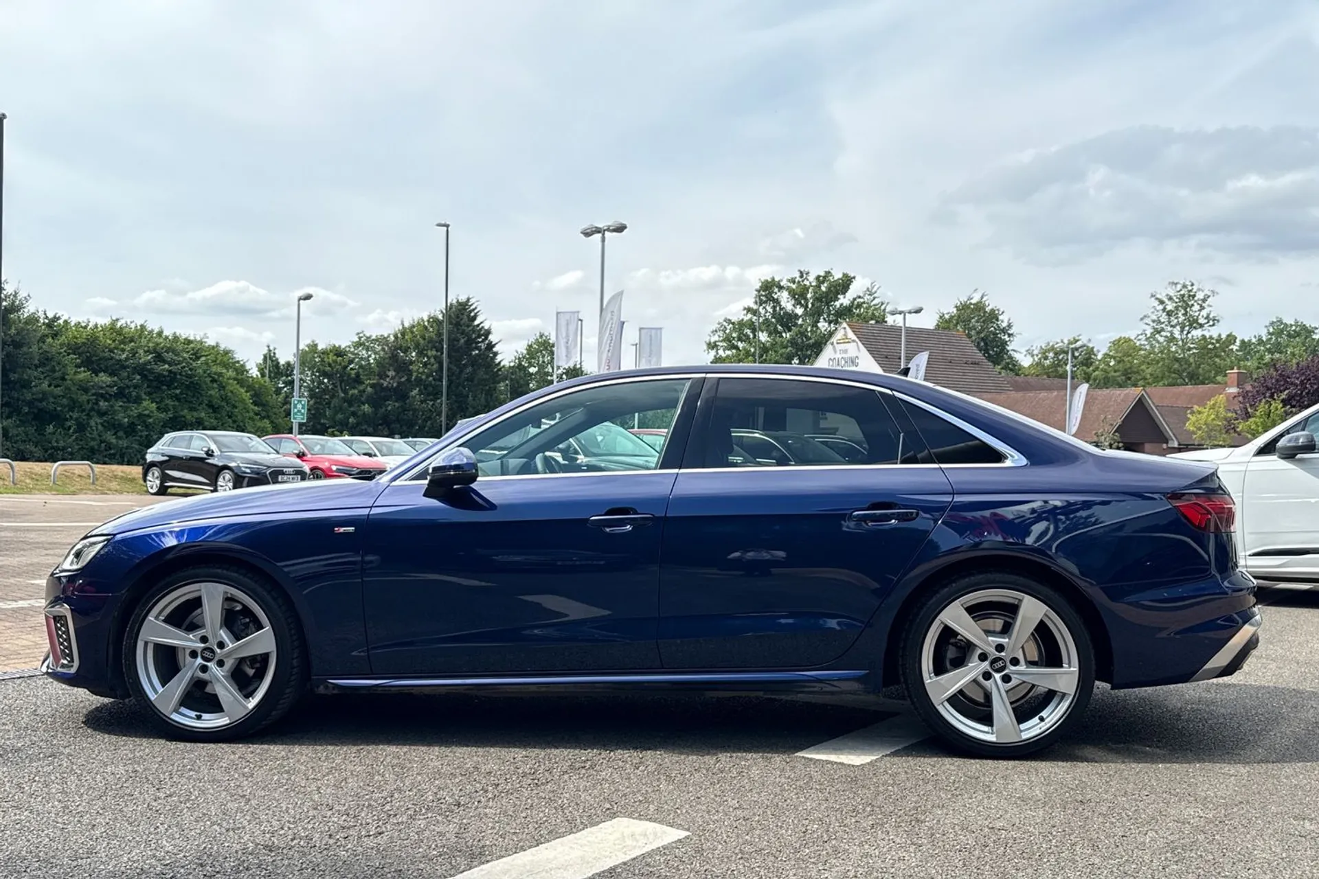 Audi A4 thumbnail image number 10