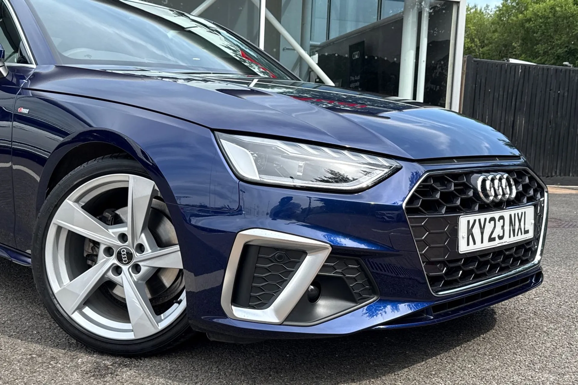 Audi A4 thumbnail image number 6