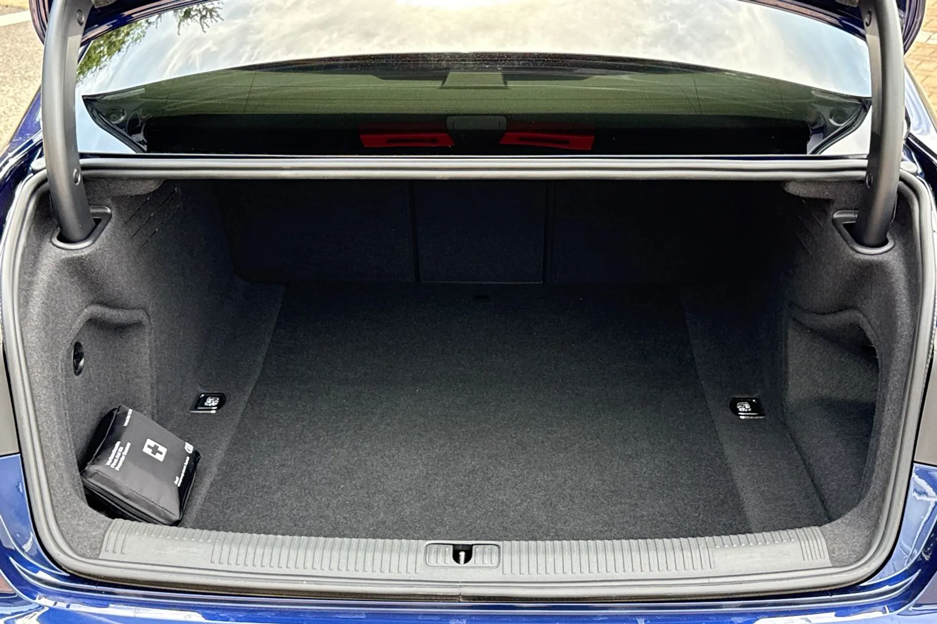 Audi A4 thumbnail image number 19