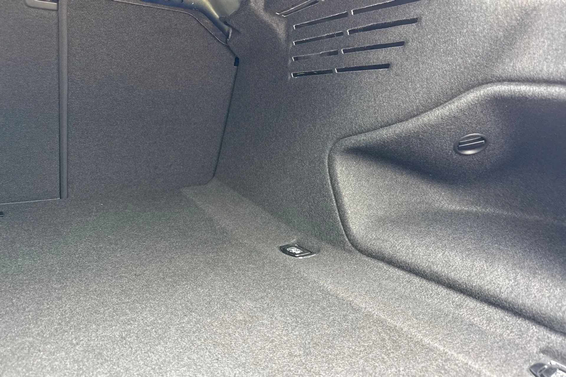 Audi A4 thumbnail image number 20