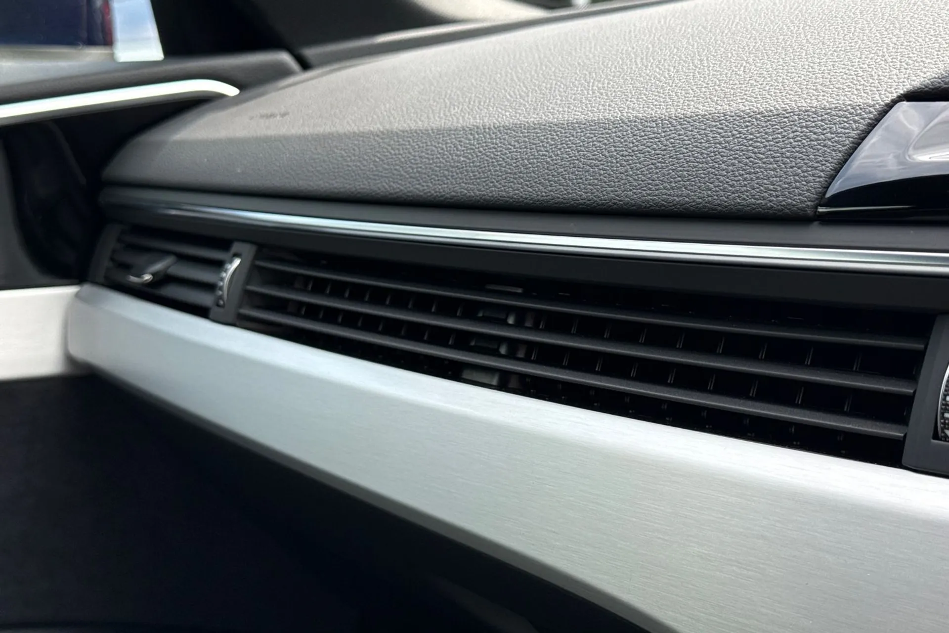 Audi A4 thumbnail image number 46