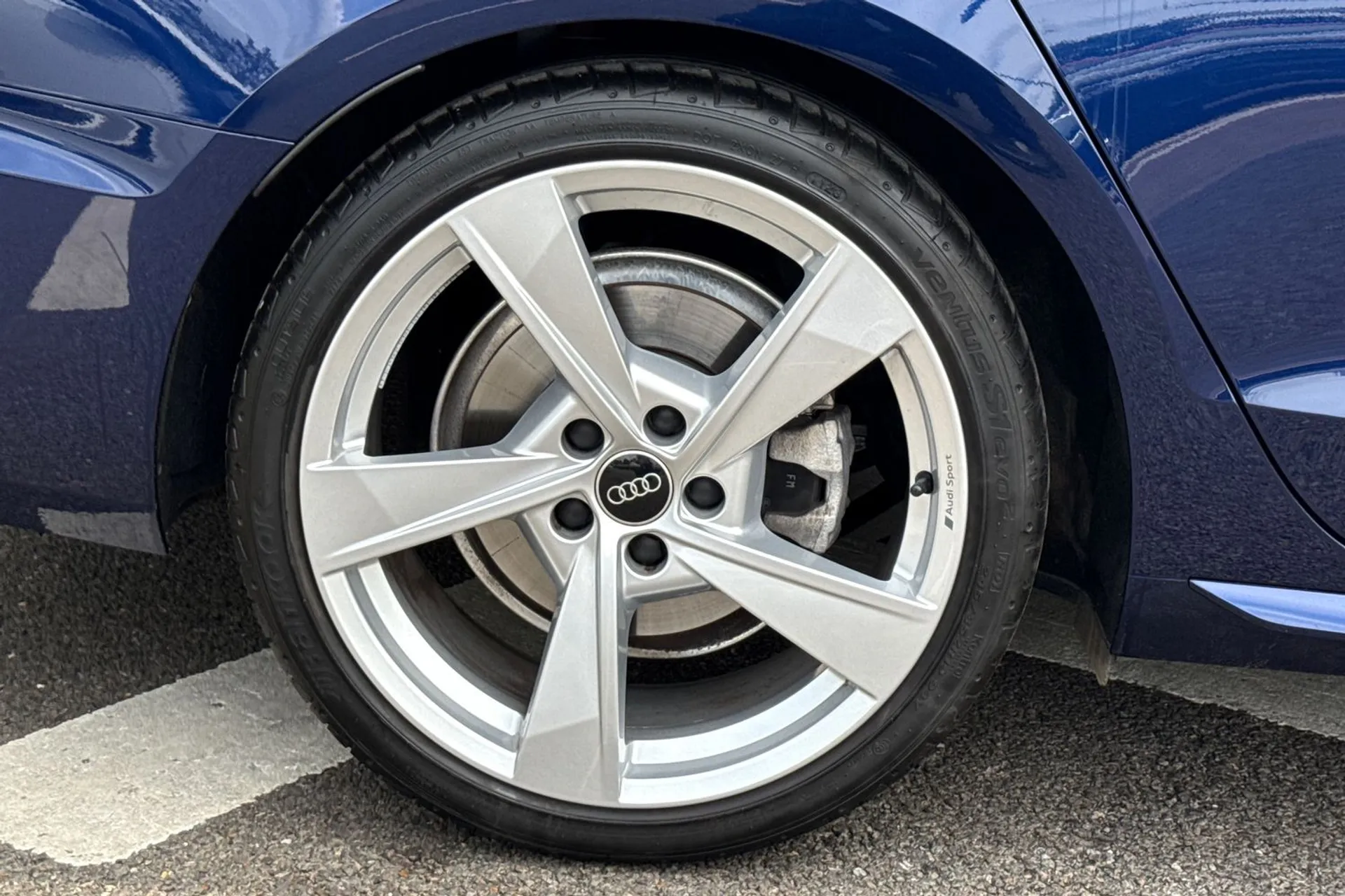 Audi A4 thumbnail image number 13