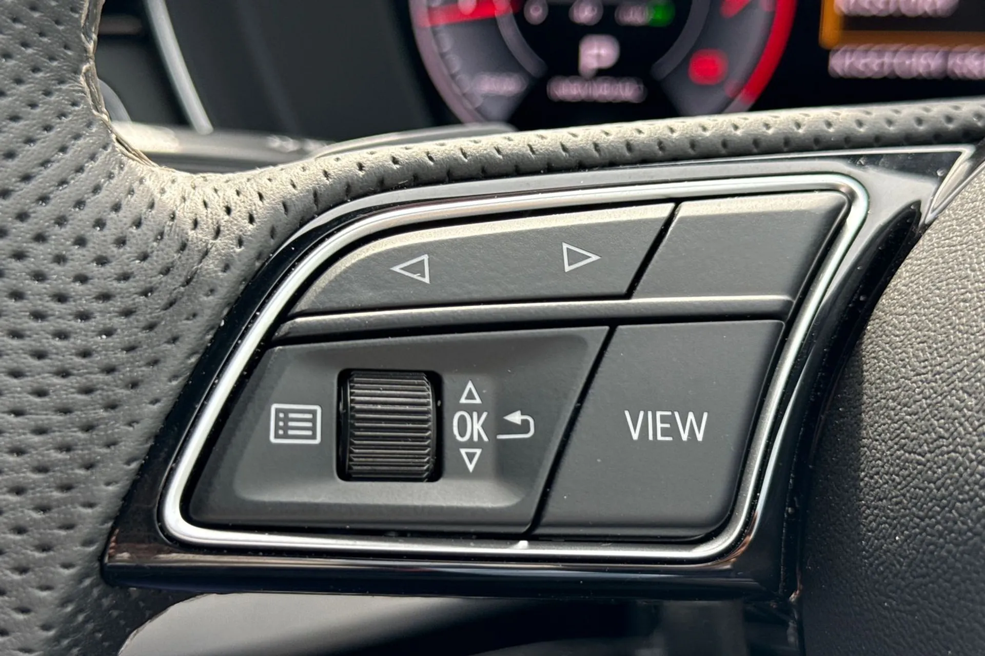 Audi A4 thumbnail image number 37