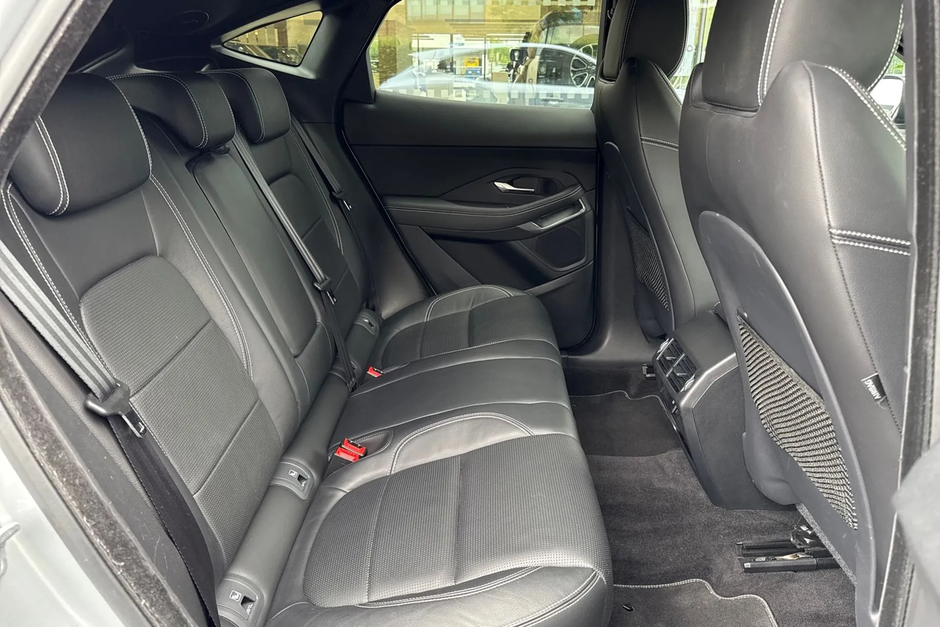 Jaguar E-PACE thumbnail image number 35