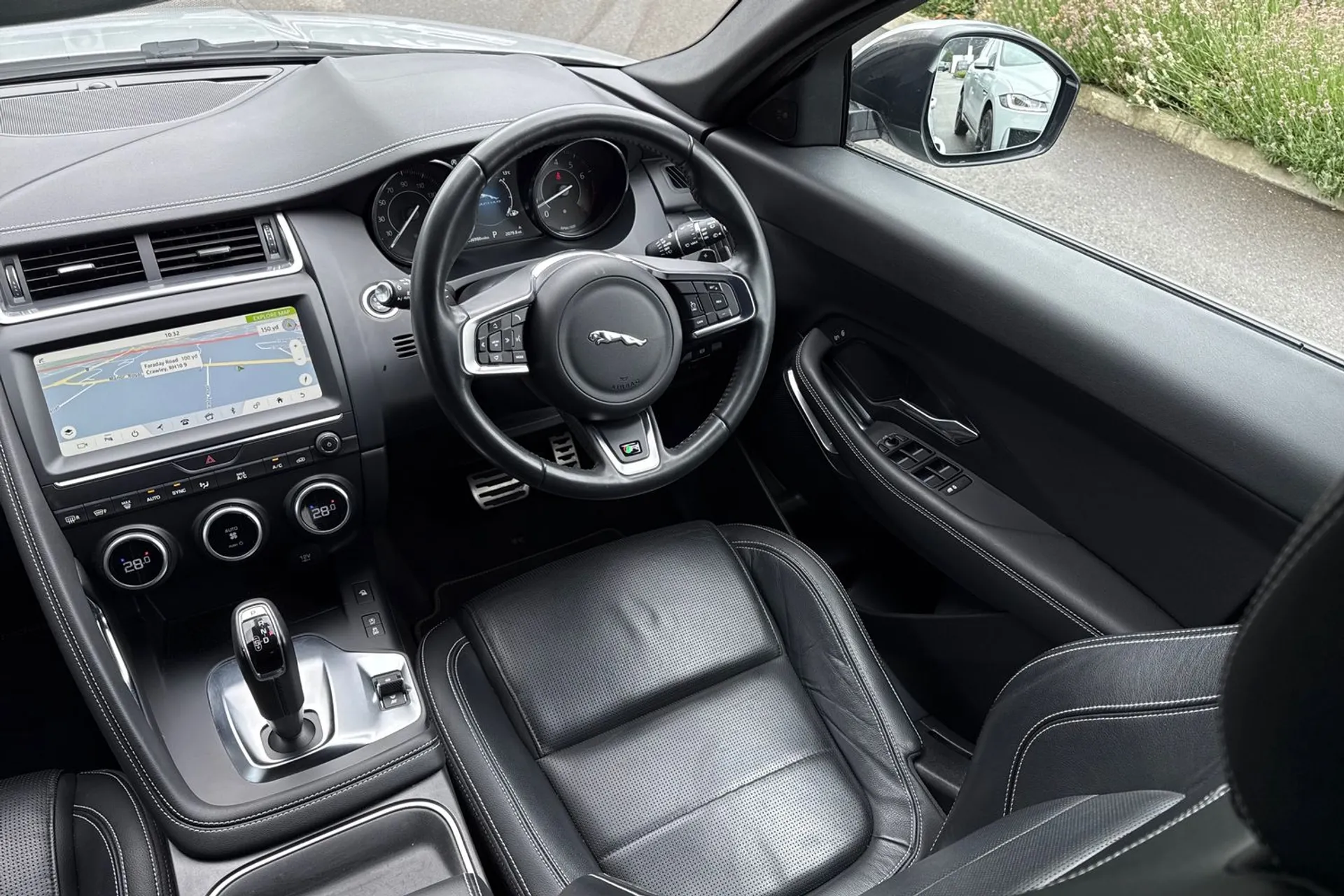 Jaguar E-PACE thumbnail image number 30