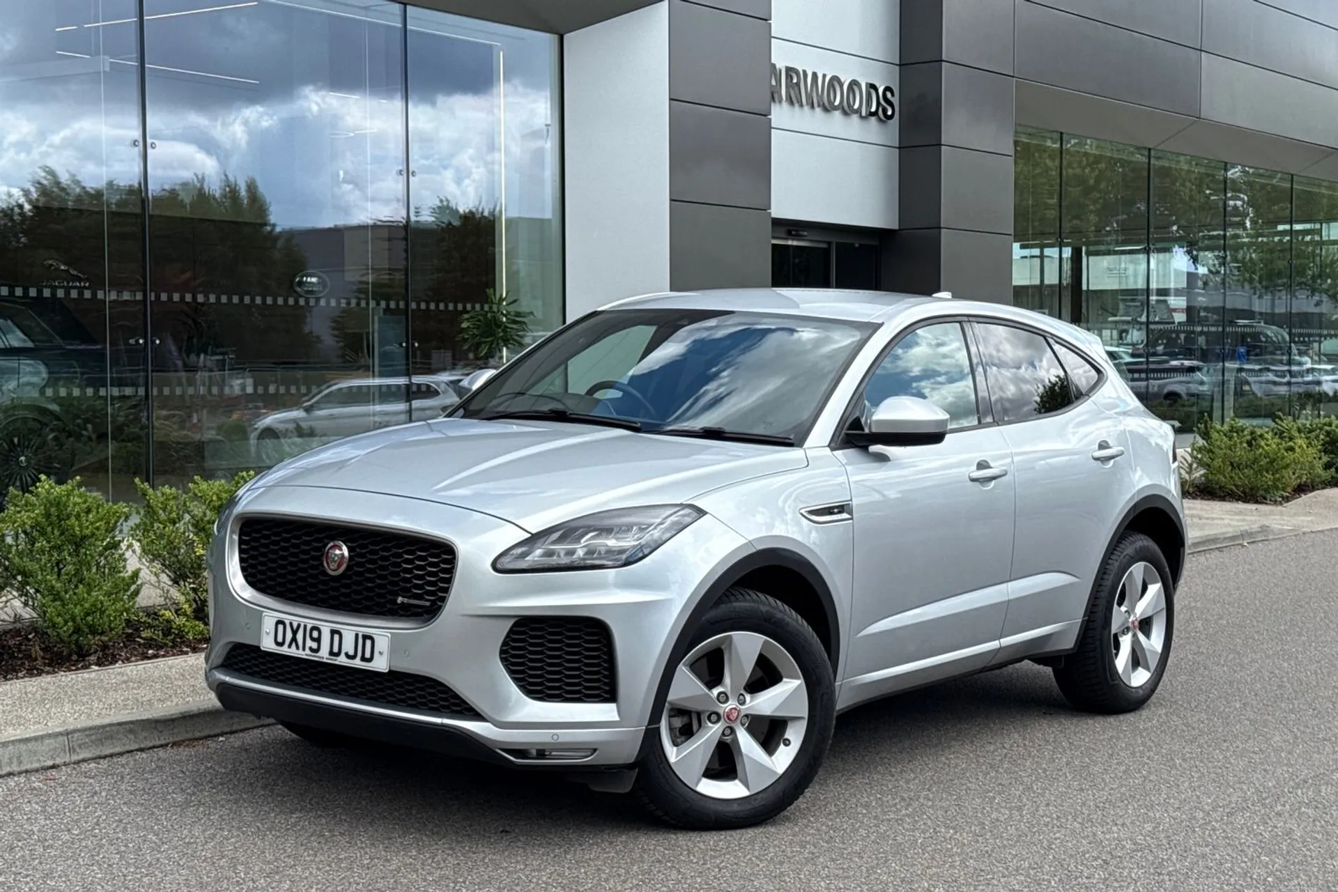 Jaguar E-PACE thumbnail image number 16