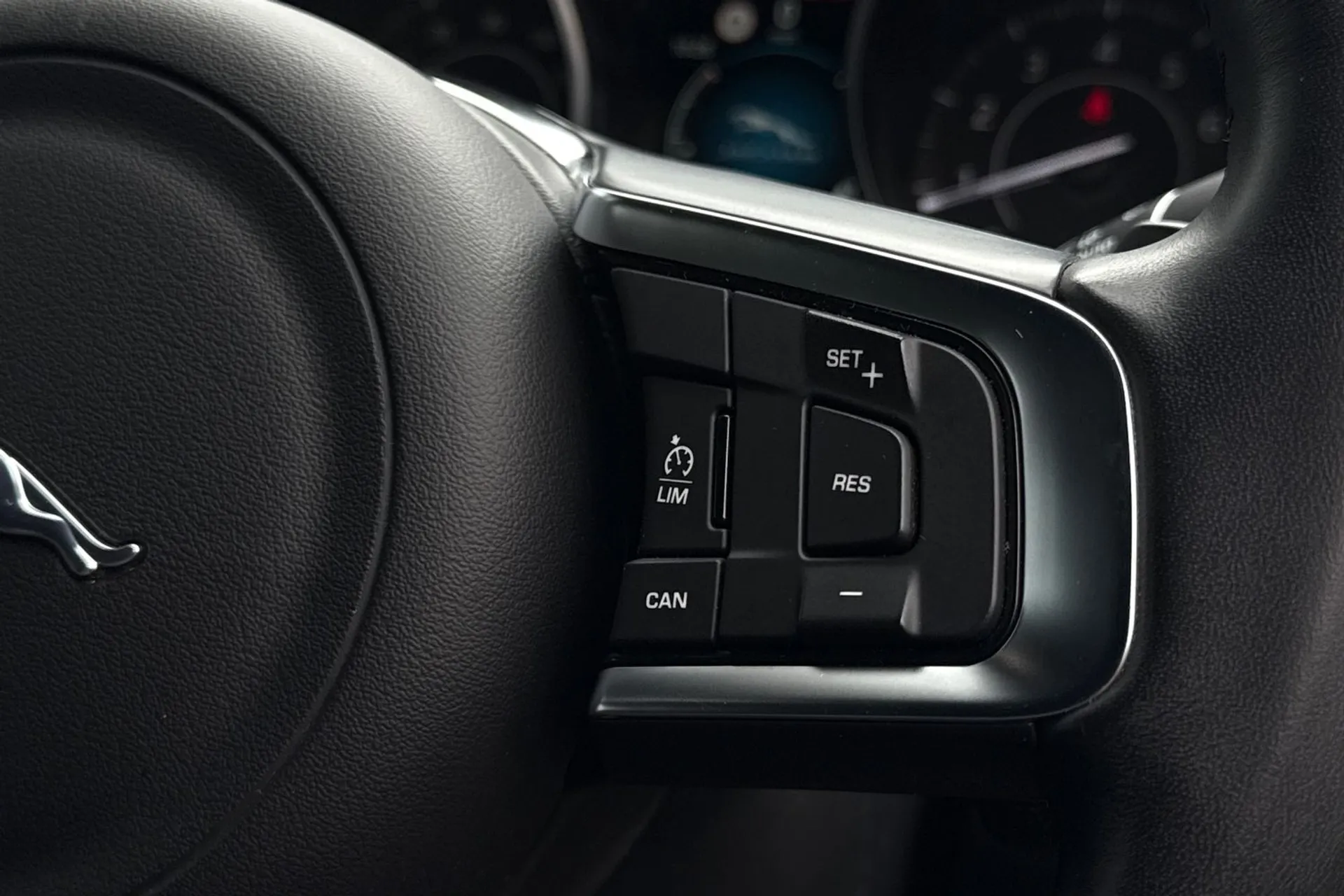 Jaguar E-PACE thumbnail image number 48