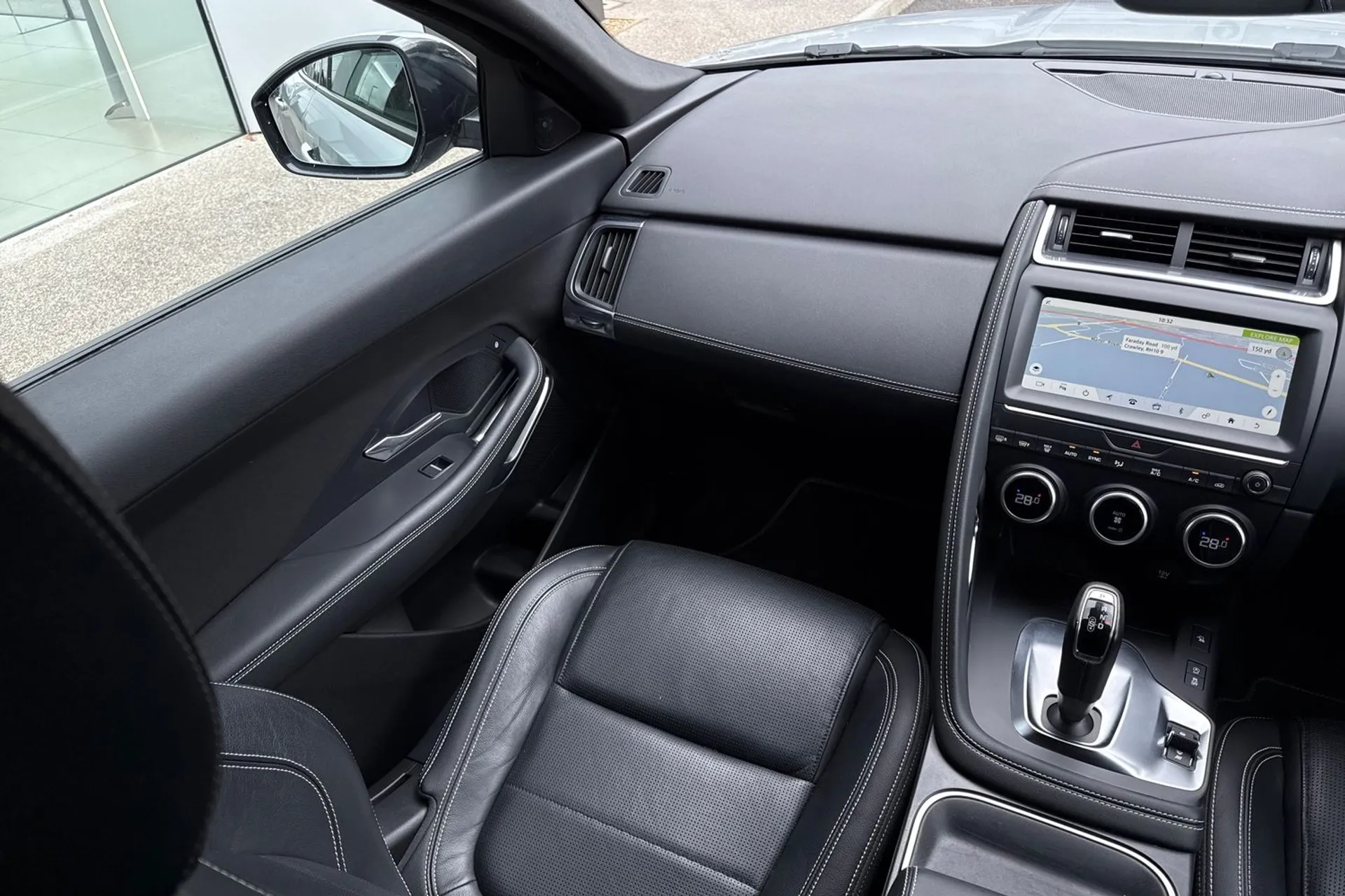Jaguar E-PACE thumbnail image number 25