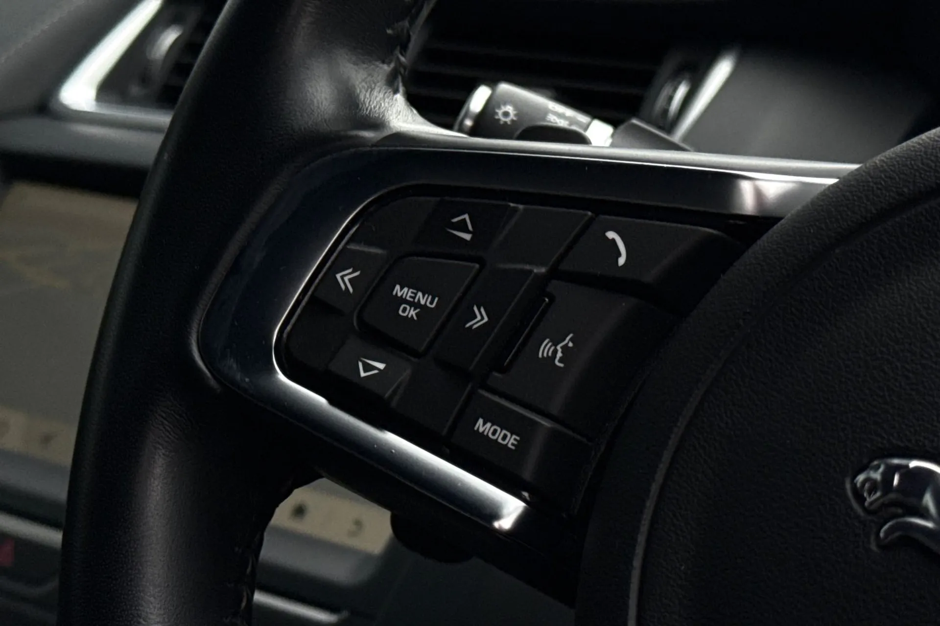 Jaguar E-PACE thumbnail image number 47