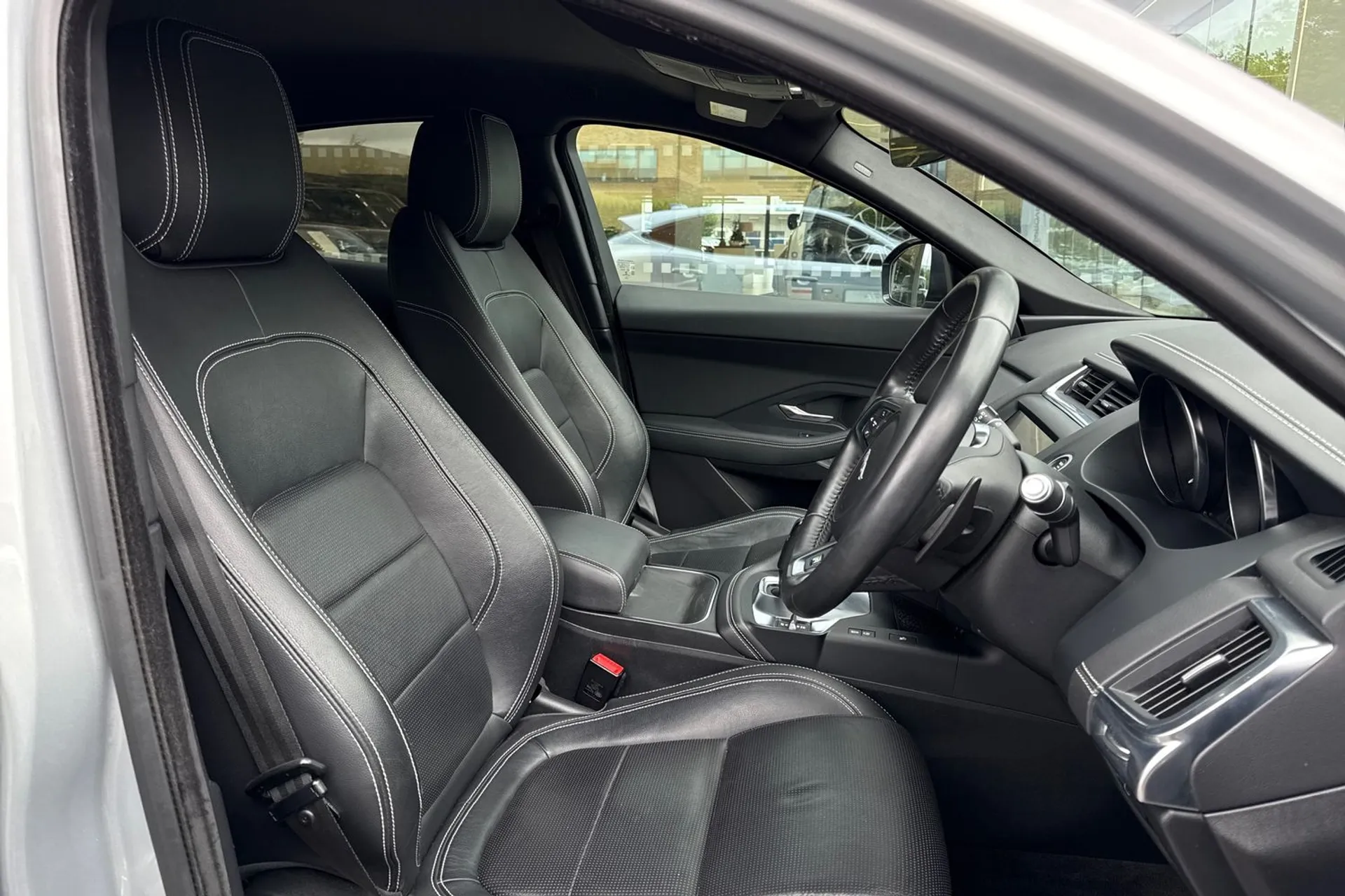 Jaguar E-PACE thumbnail image number 41