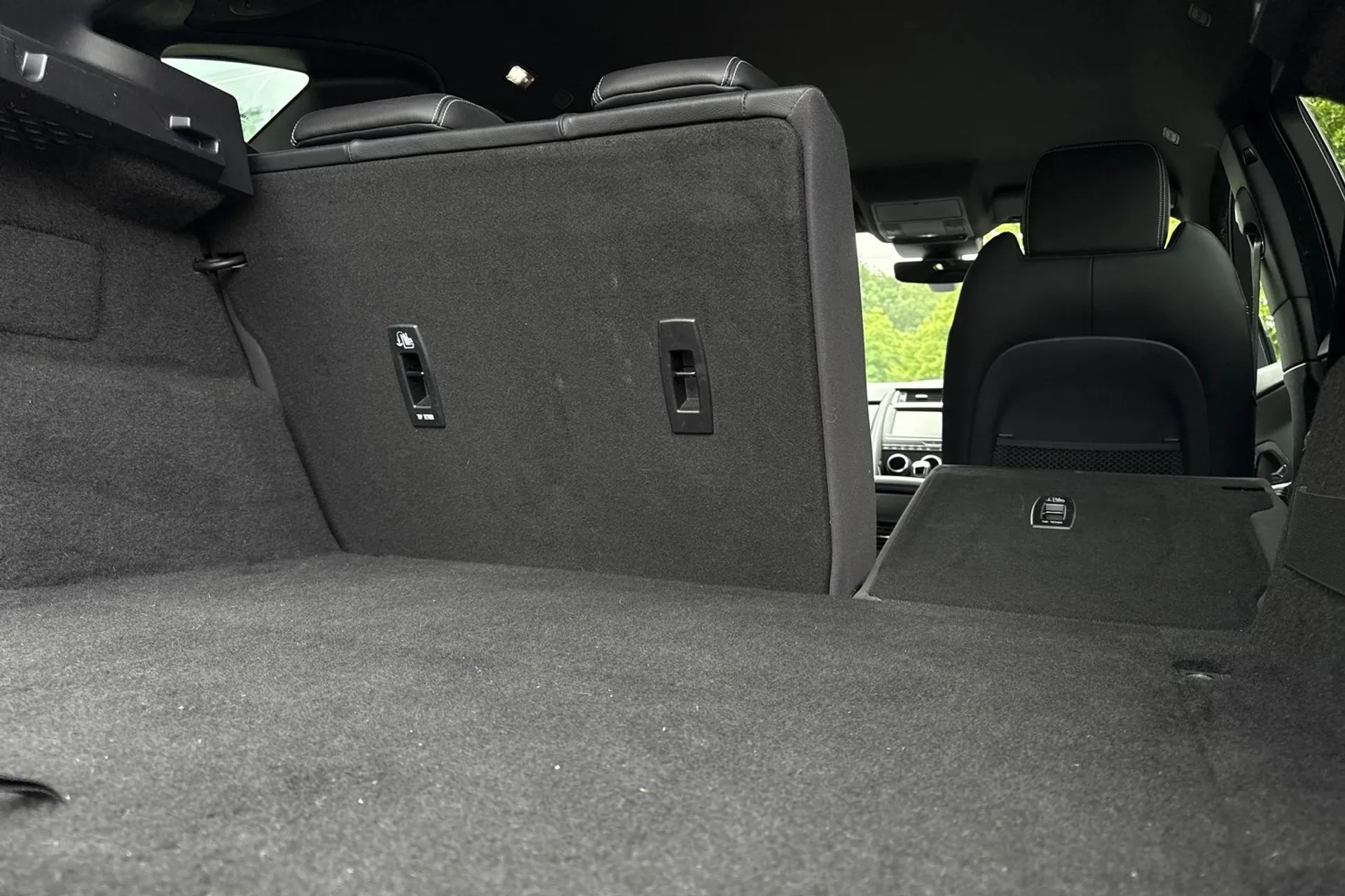 Jaguar E-PACE thumbnail image number 33