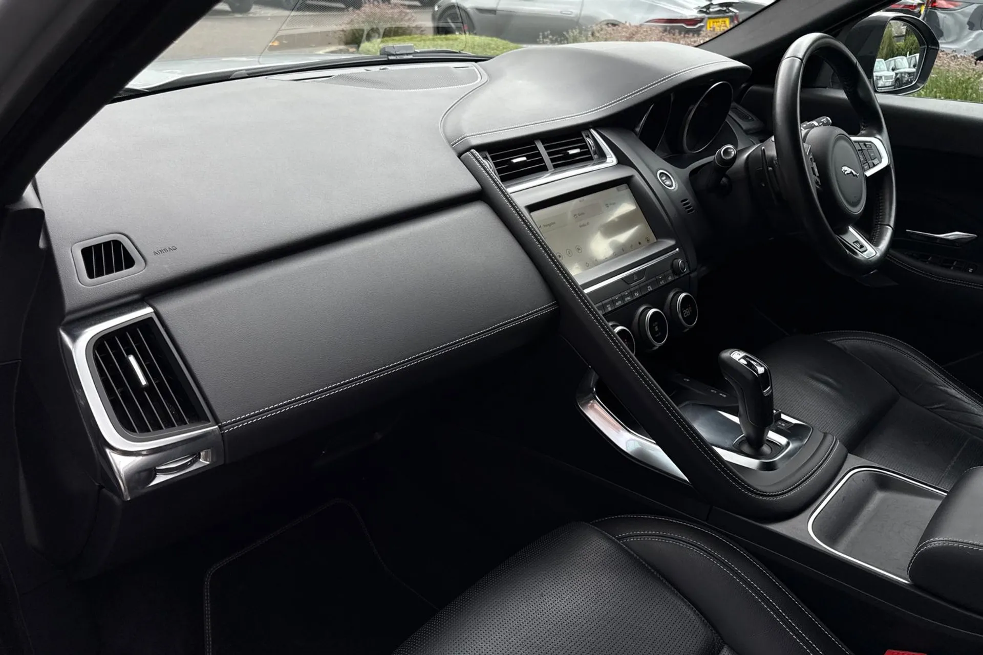 Jaguar E-PACE thumbnail image number 44