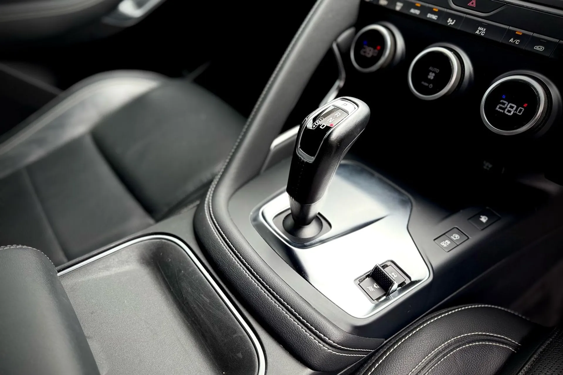 Jaguar E-PACE thumbnail image number 26