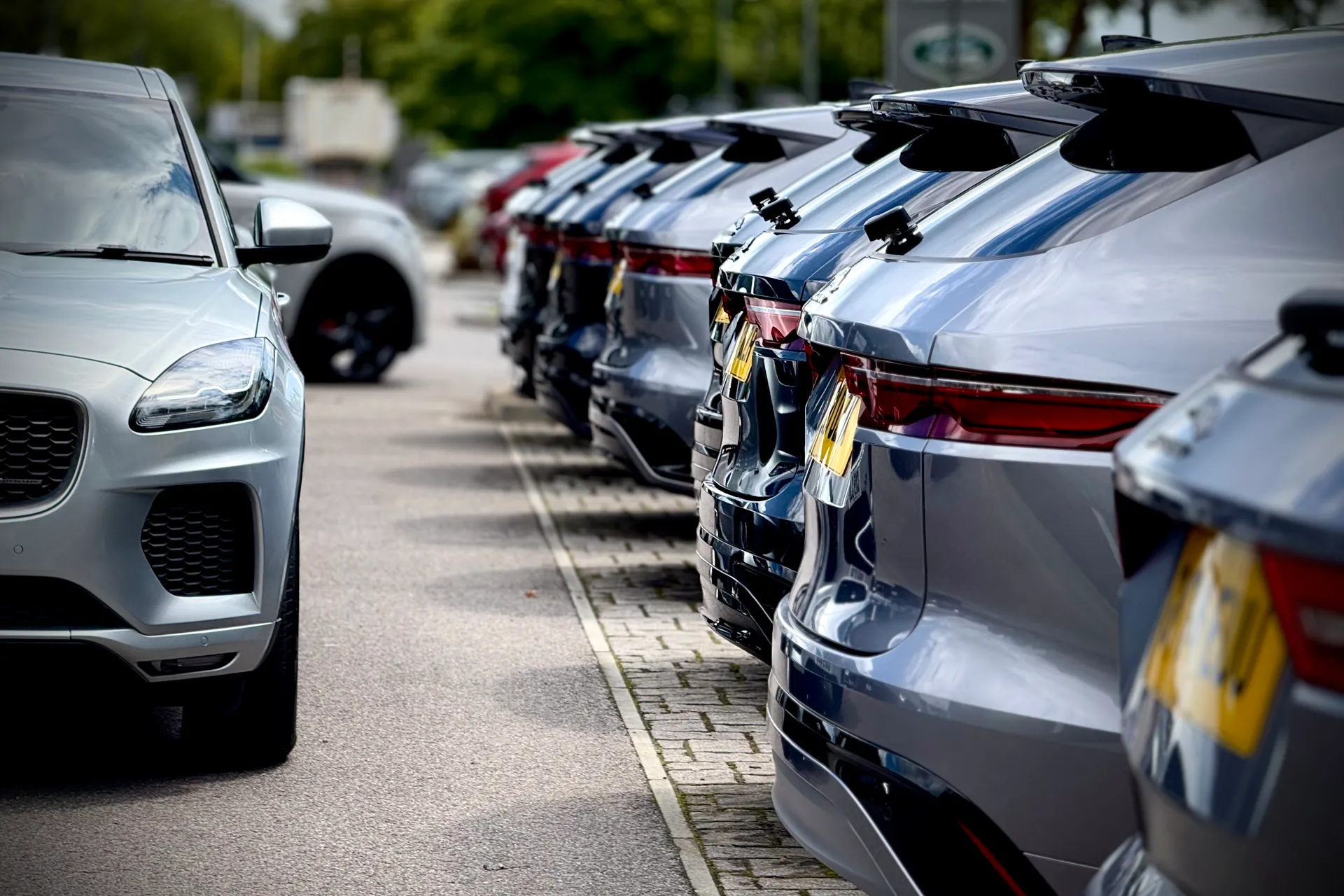 Jaguar E-PACE thumbnail image number 18