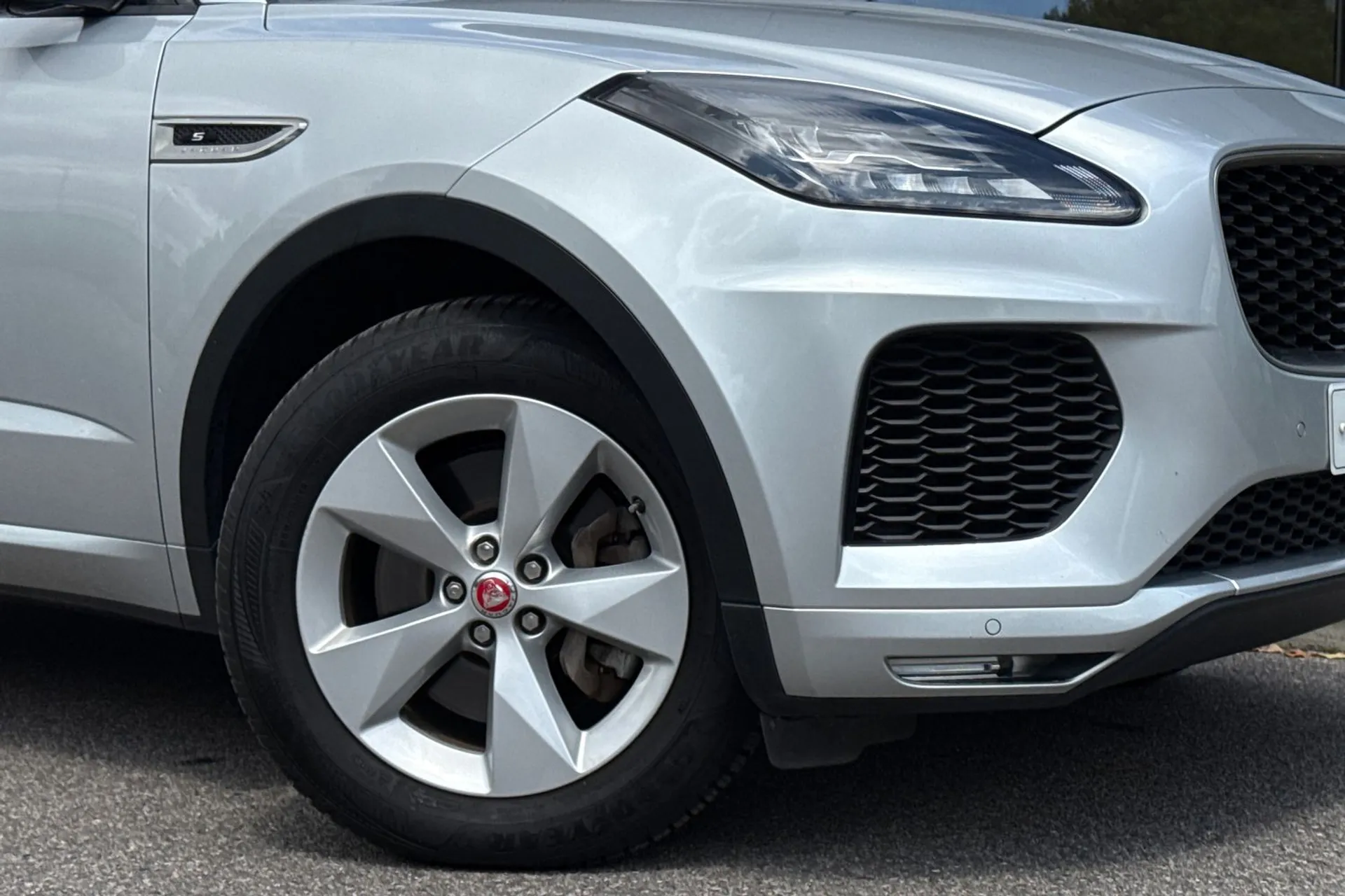 Jaguar E-PACE thumbnail image number 9