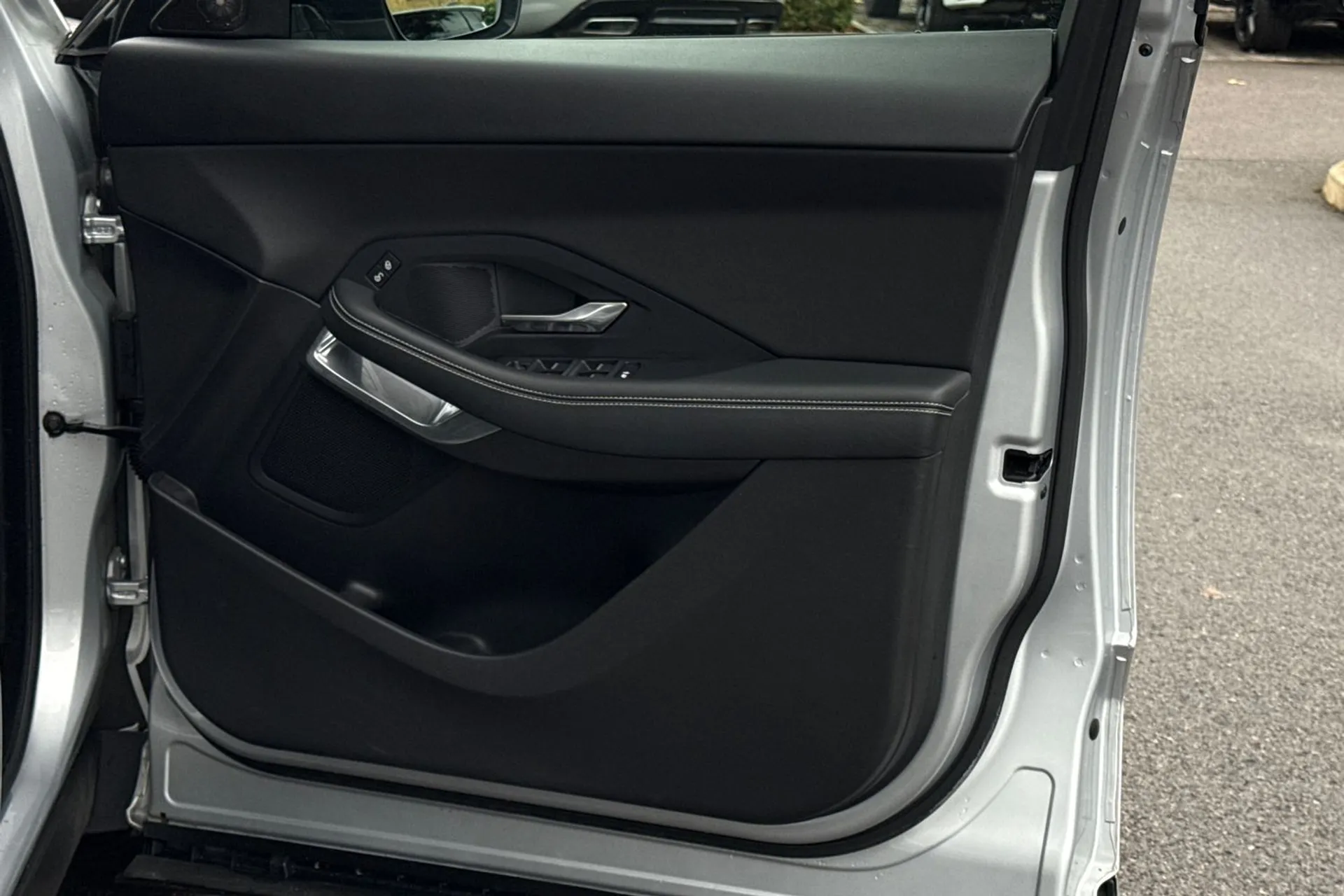 Jaguar E-PACE thumbnail image number 50