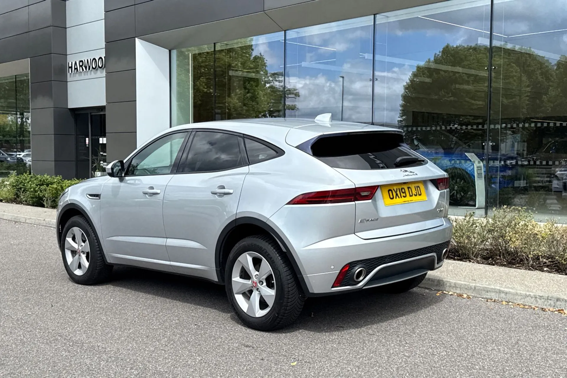 Jaguar E-PACE thumbnail image number 13