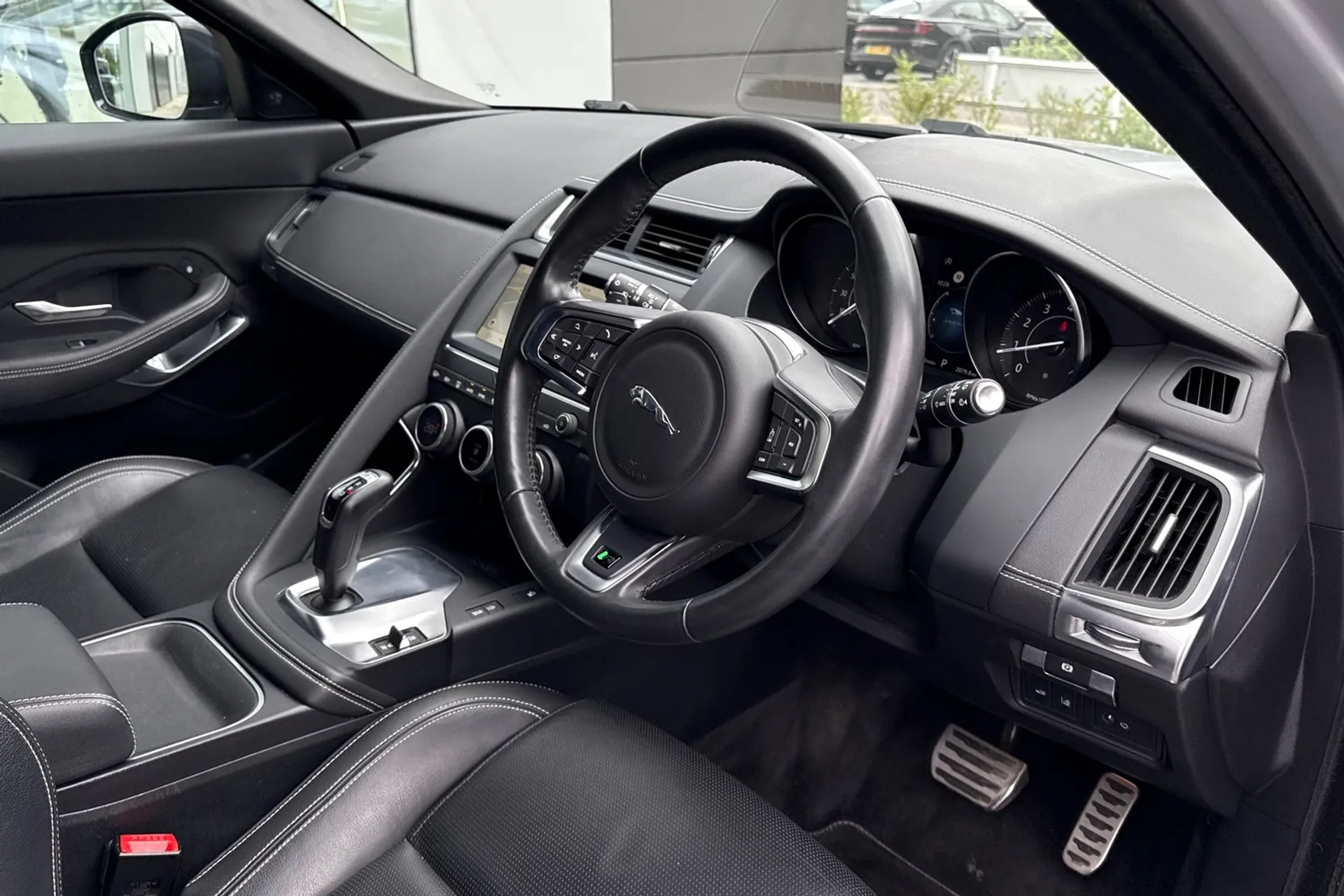 Jaguar E-PACE thumbnail image number 42