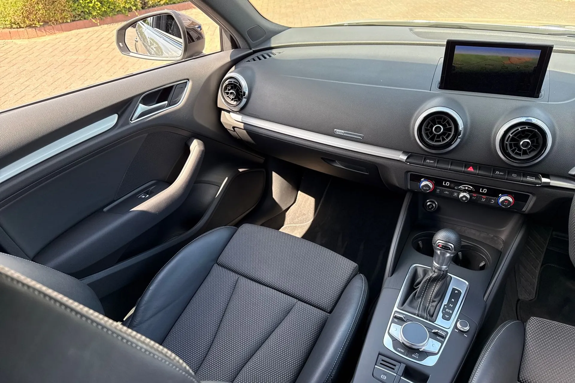 Audi A3 thumbnail image number 32