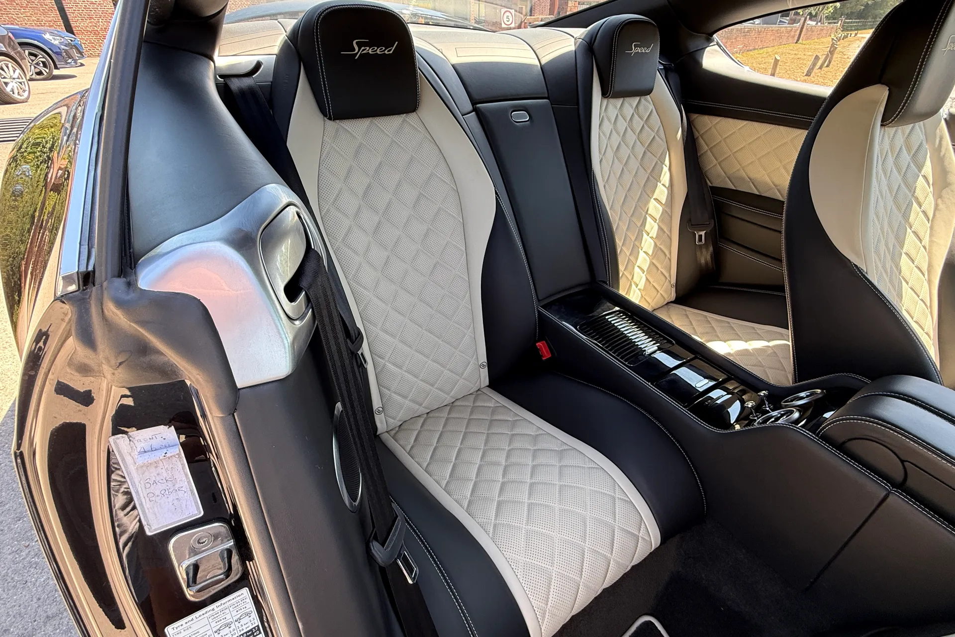 Bentley CONTINENTAL GT thumbnail image number 18