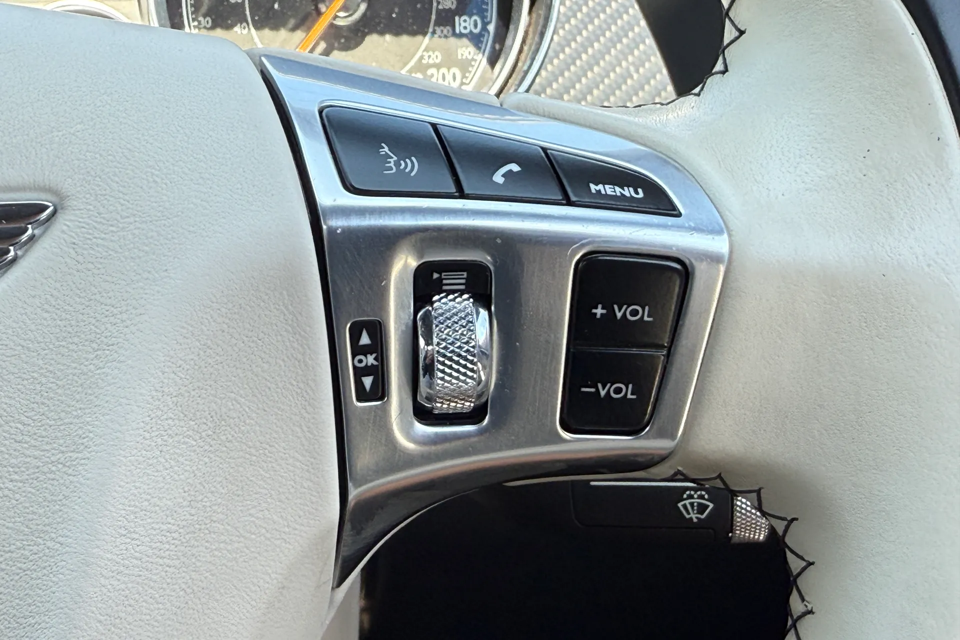 Bentley CONTINENTAL GT thumbnail image number 37