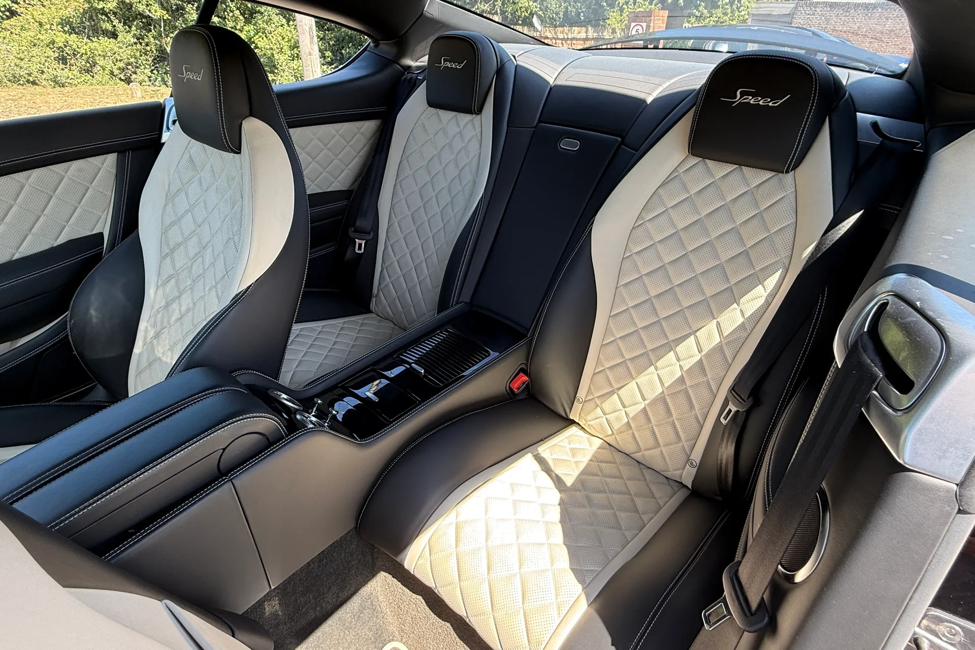 Bentley CONTINENTAL GT thumbnail image number 23