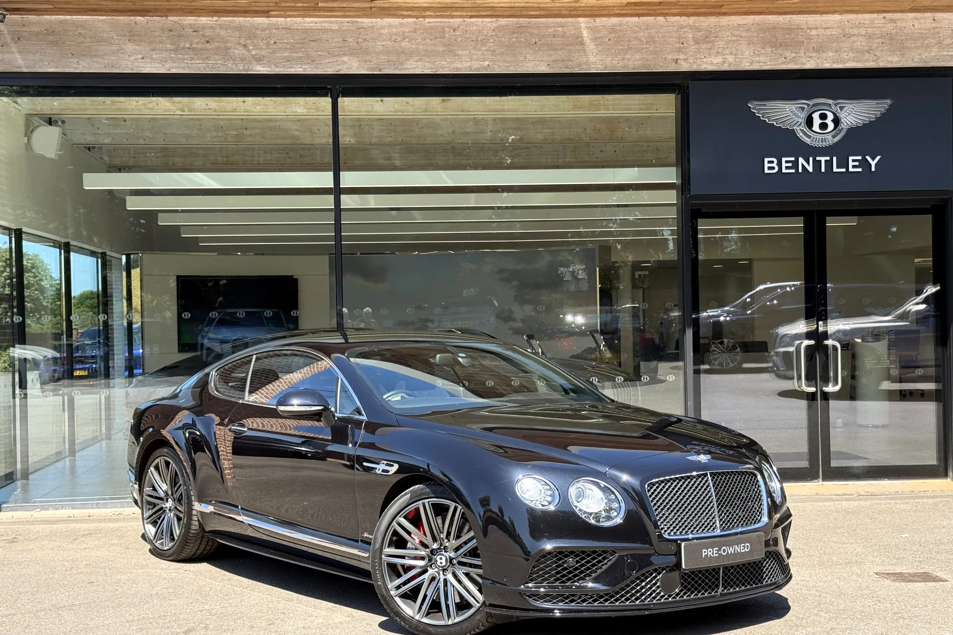Bentley CONTINENTAL GT focused image
