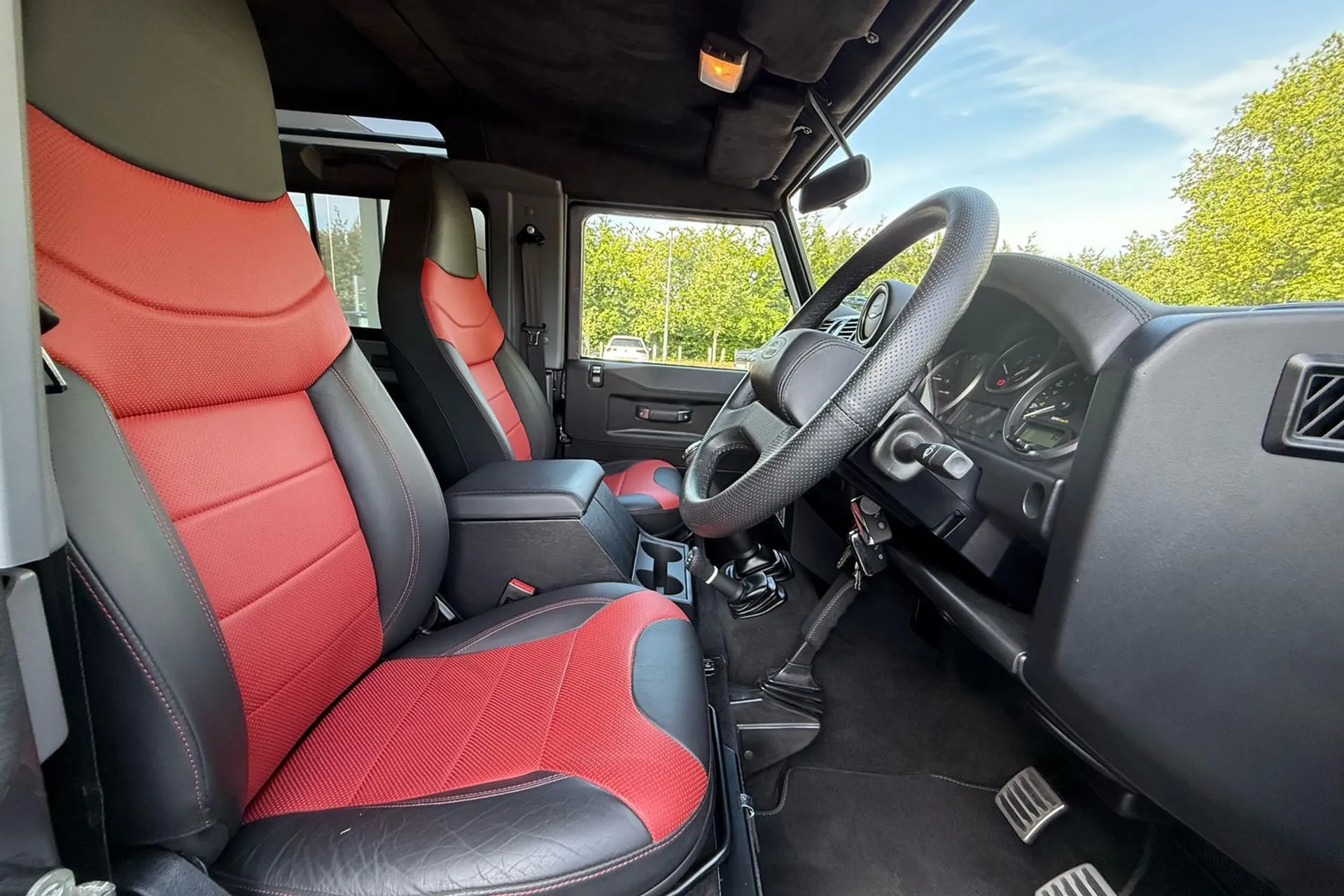 LAND ROVER DEFENDER thumbnail image number 10