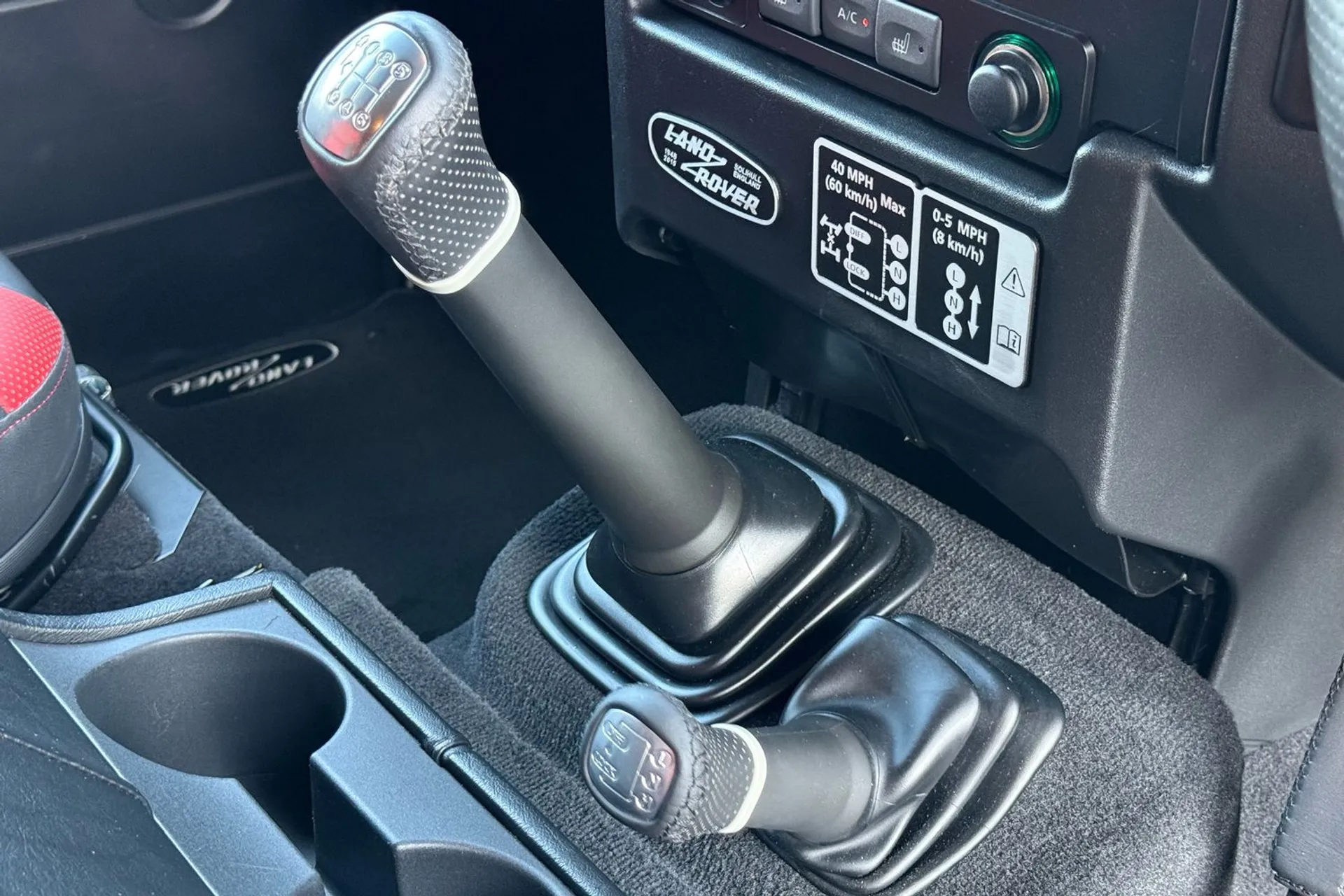 LAND ROVER DEFENDER thumbnail image number 21