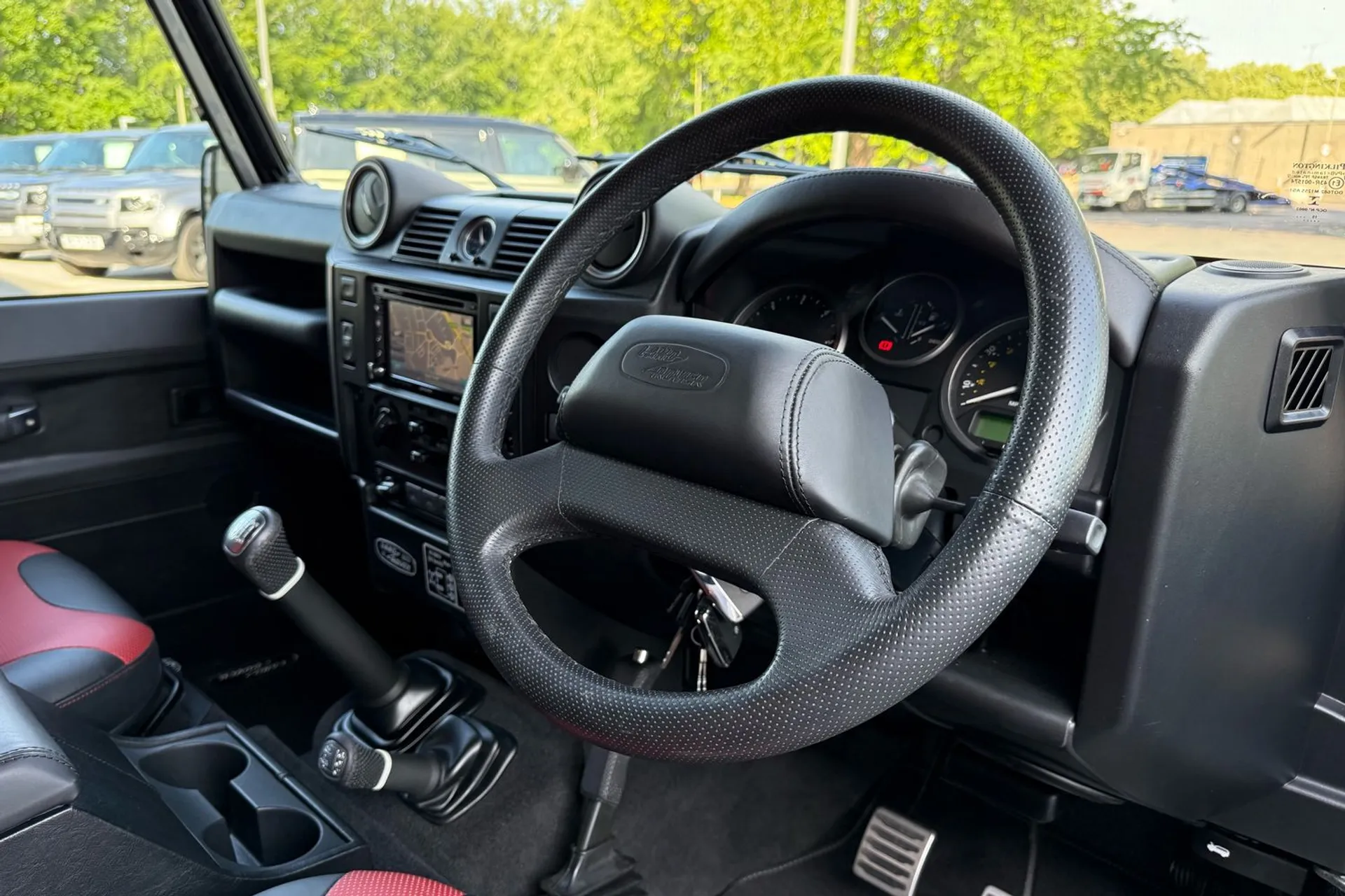 LAND ROVER DEFENDER thumbnail image number 33