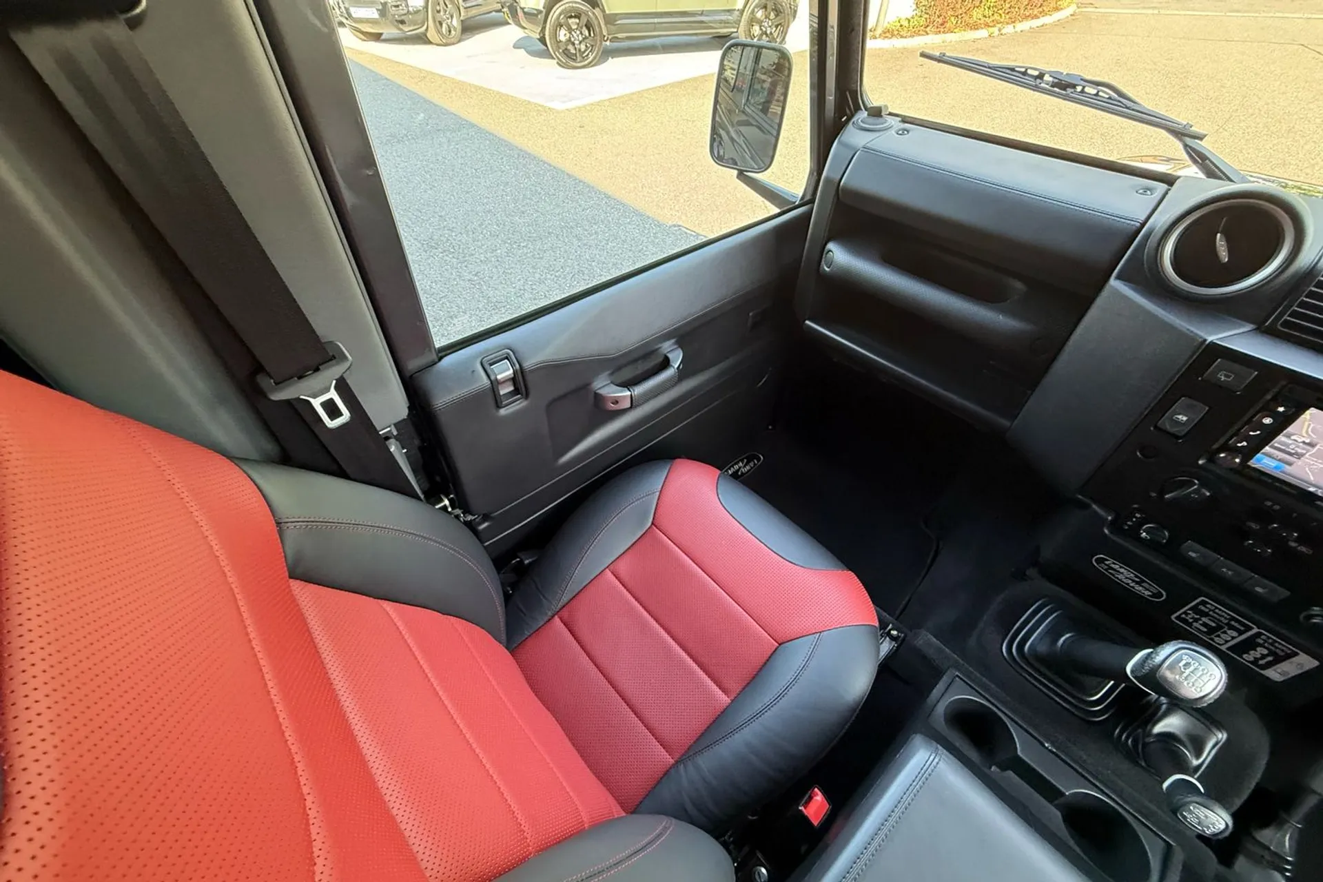 LAND ROVER DEFENDER thumbnail image number 14