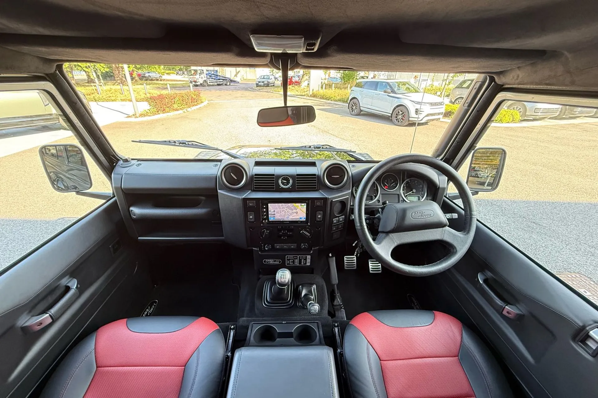LAND ROVER DEFENDER thumbnail image number 3