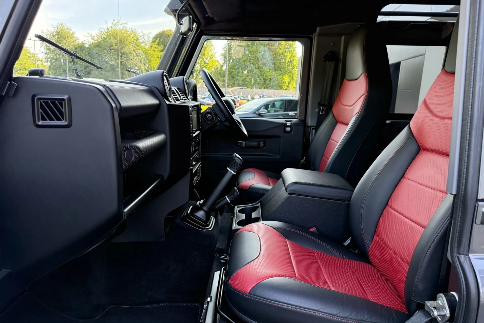 LAND ROVER DEFENDER thumbnail image number 11