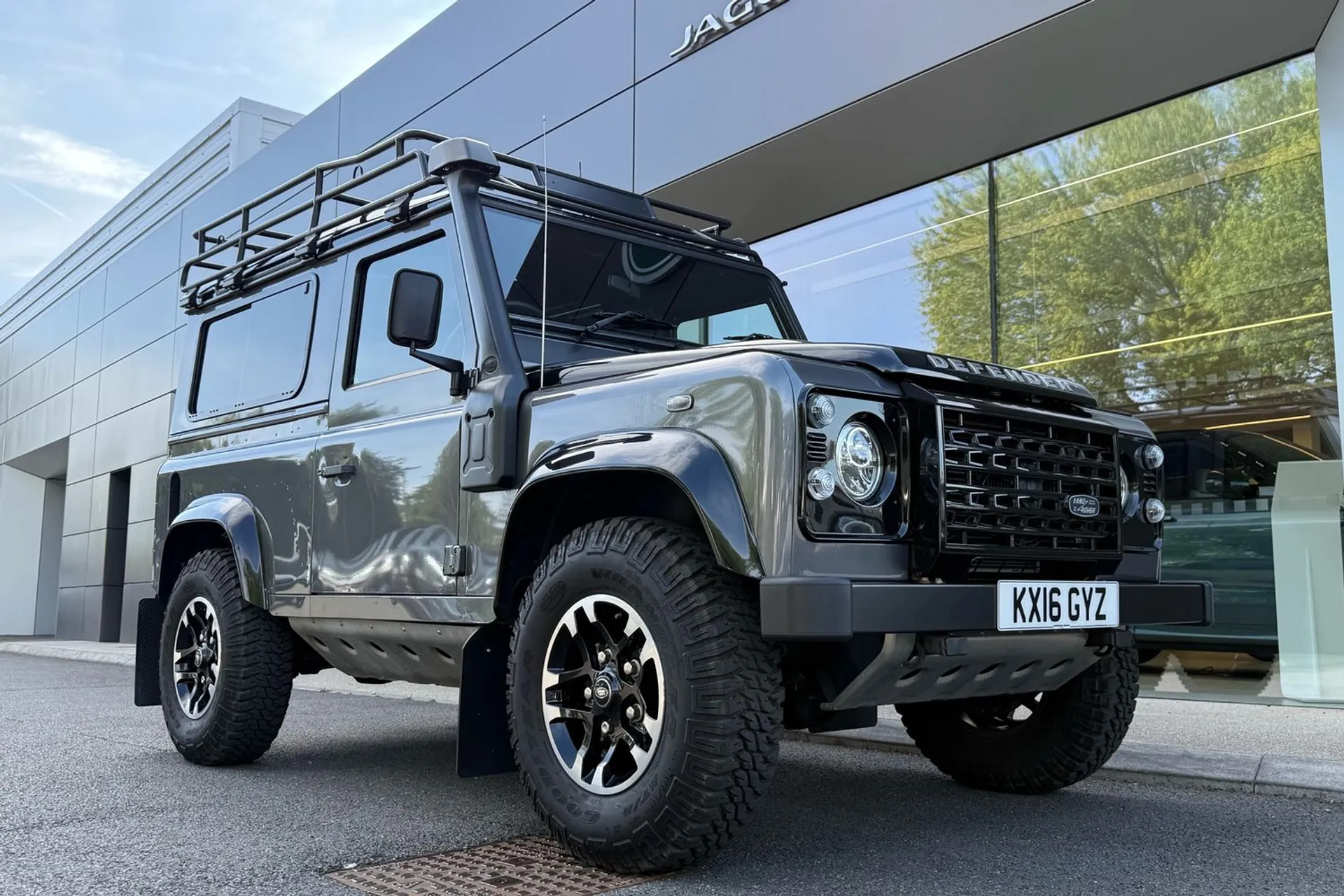 LAND ROVER DEFENDER thumbnail image number 51