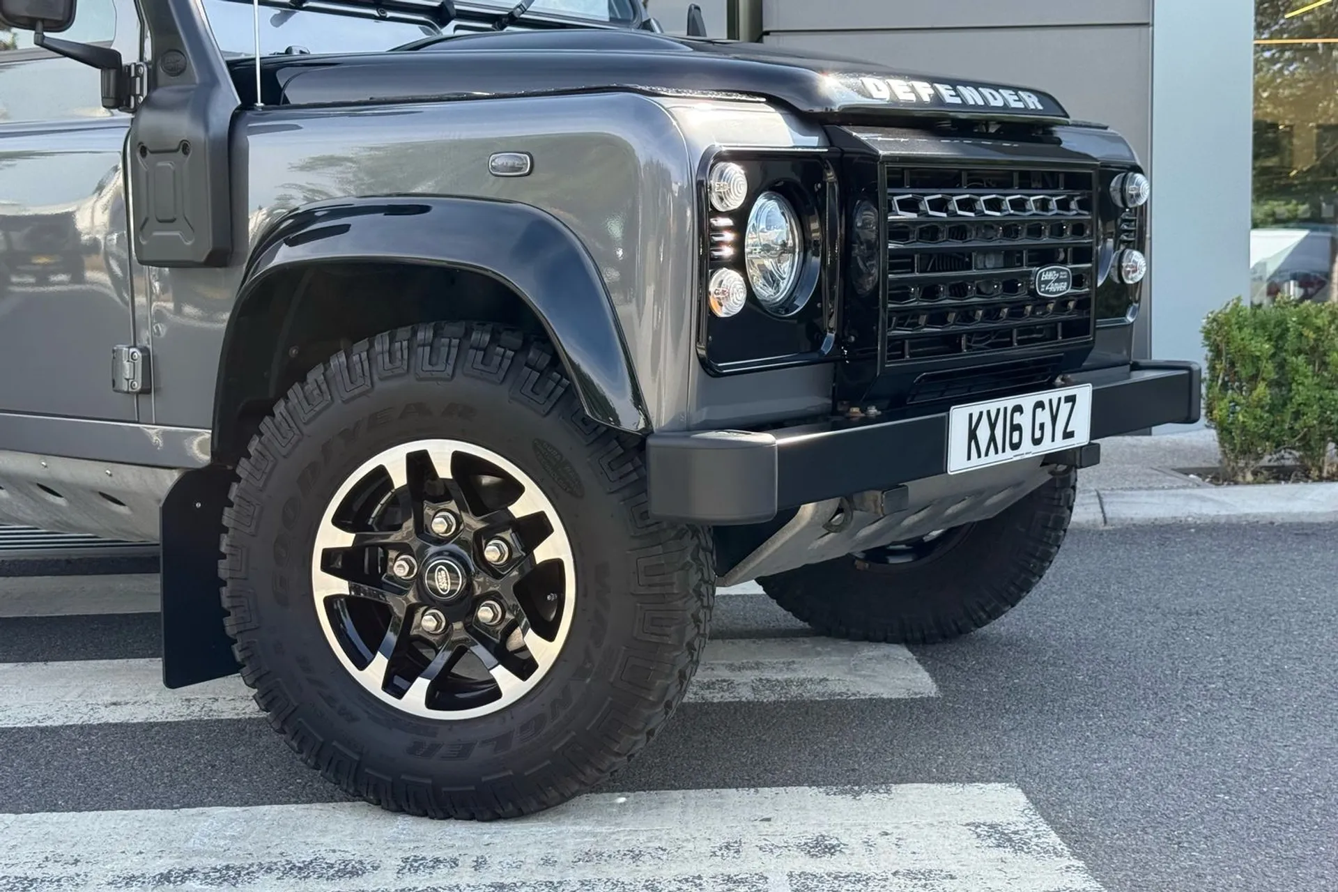 LAND ROVER DEFENDER thumbnail image number 32