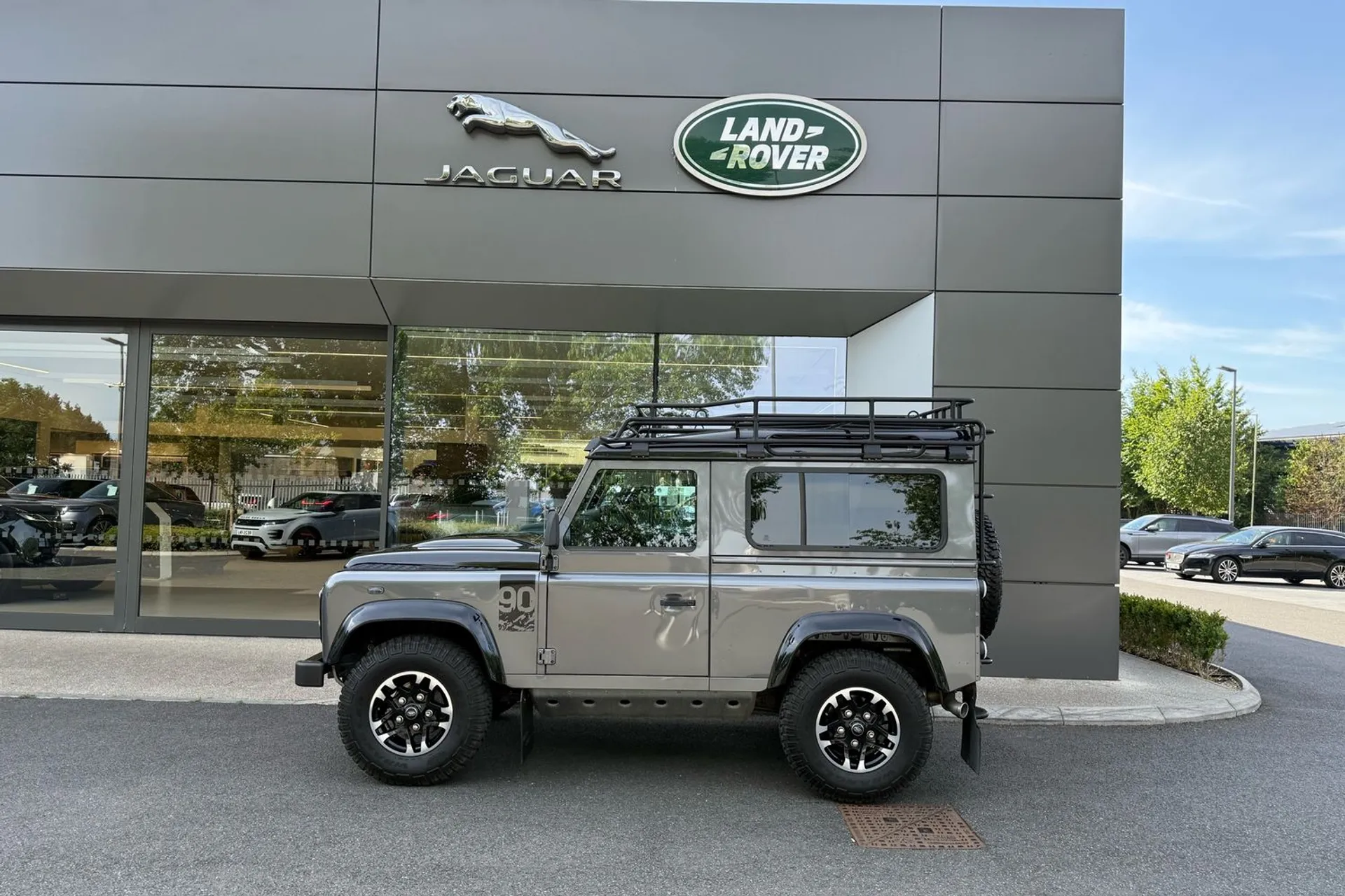 LAND ROVER DEFENDER thumbnail image number 28