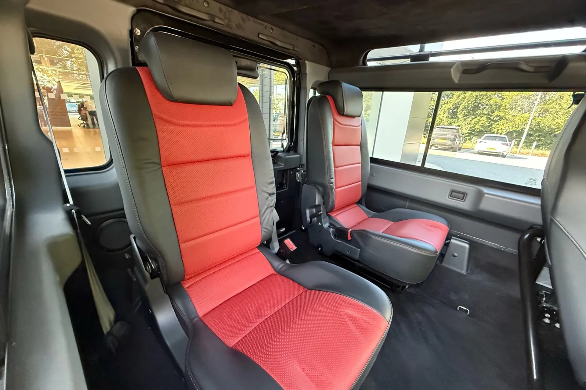 LAND ROVER DEFENDER thumbnail image number 40