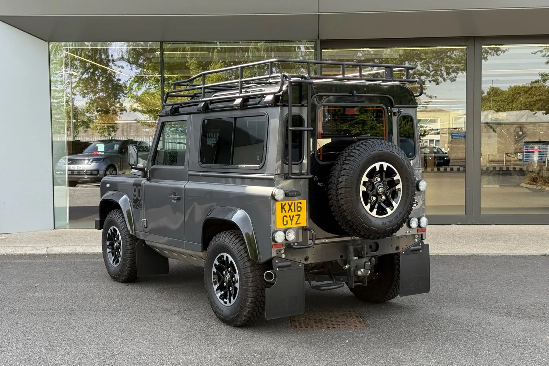 LAND ROVER DEFENDER thumbnail image number 35