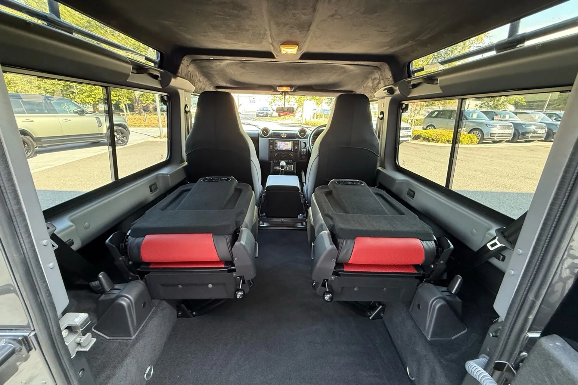LAND ROVER DEFENDER thumbnail image number 39