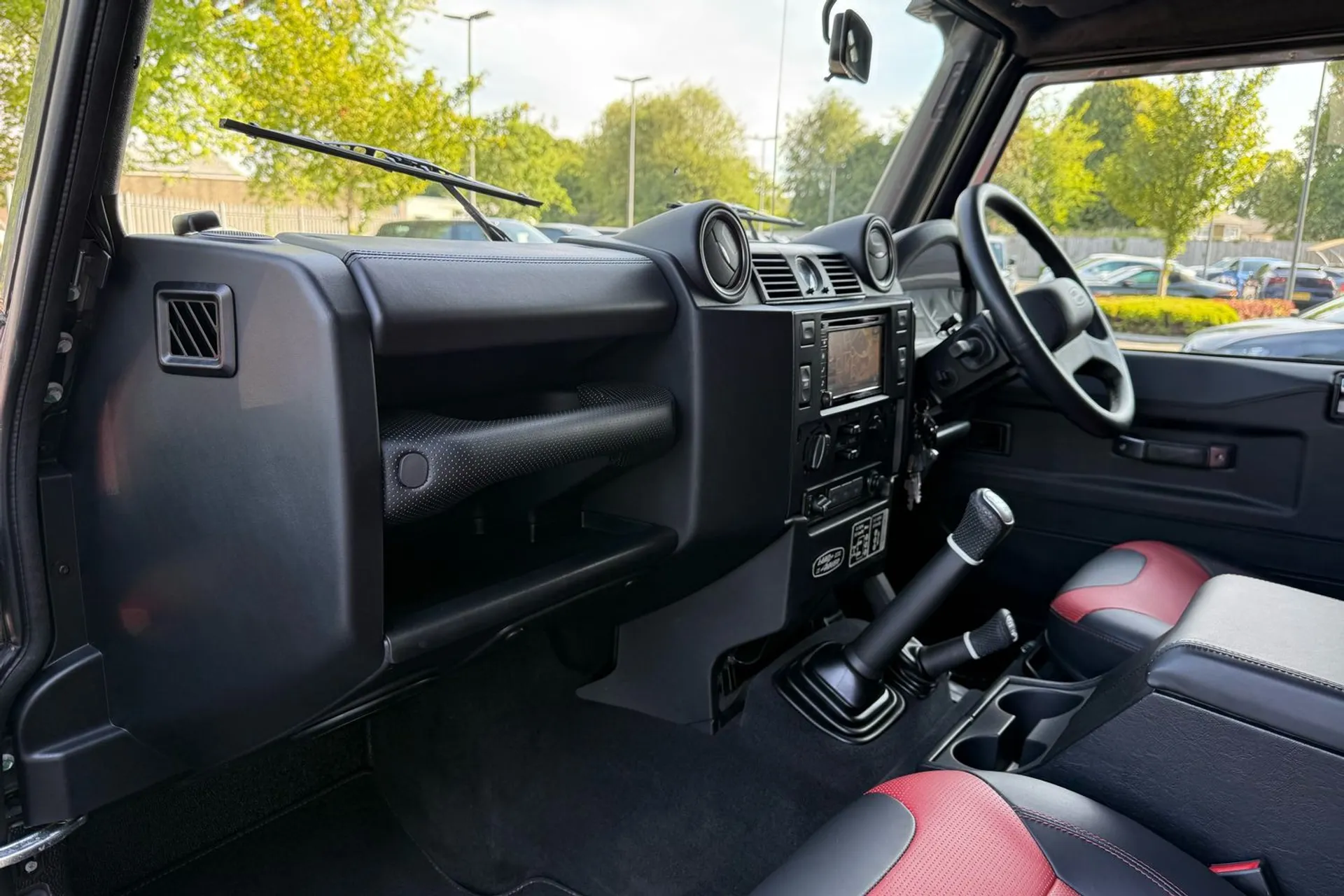 LAND ROVER DEFENDER thumbnail image number 43
