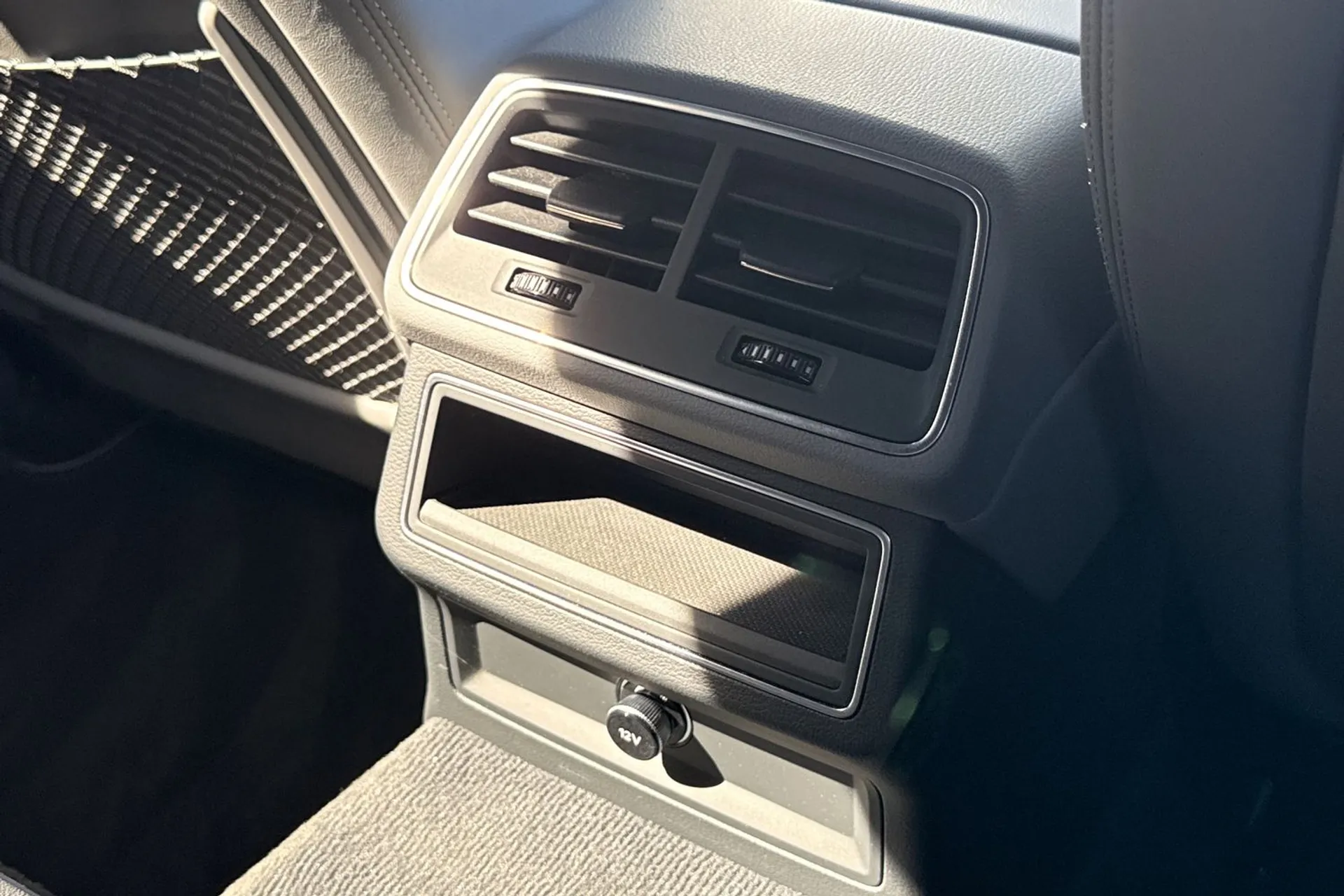 Audi A6 thumbnail image number 47