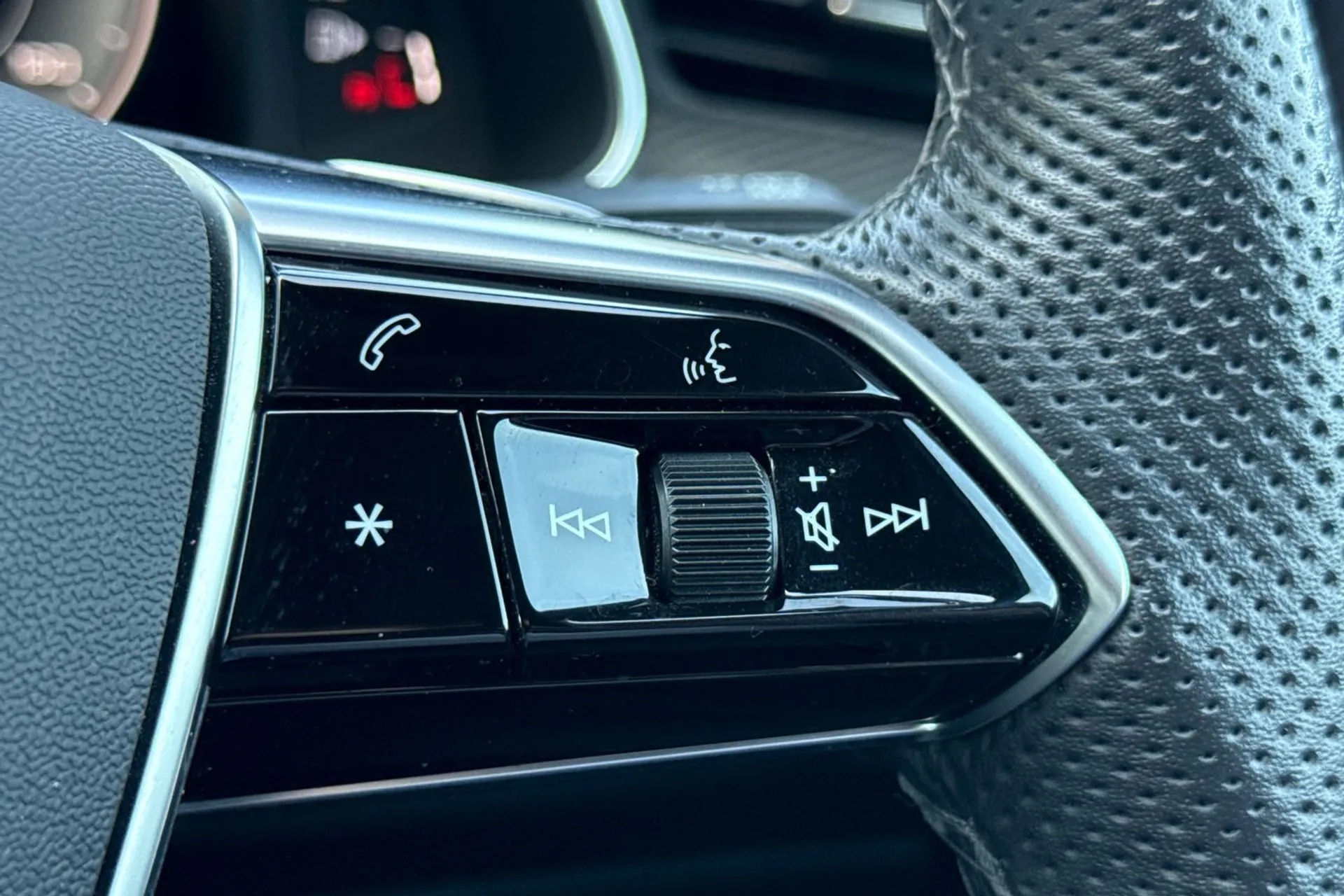 Audi A6 thumbnail image number 37