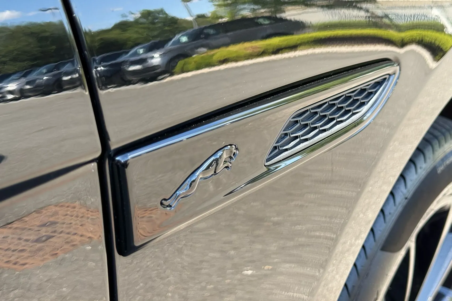 Jaguar F-PACE thumbnail image number 58