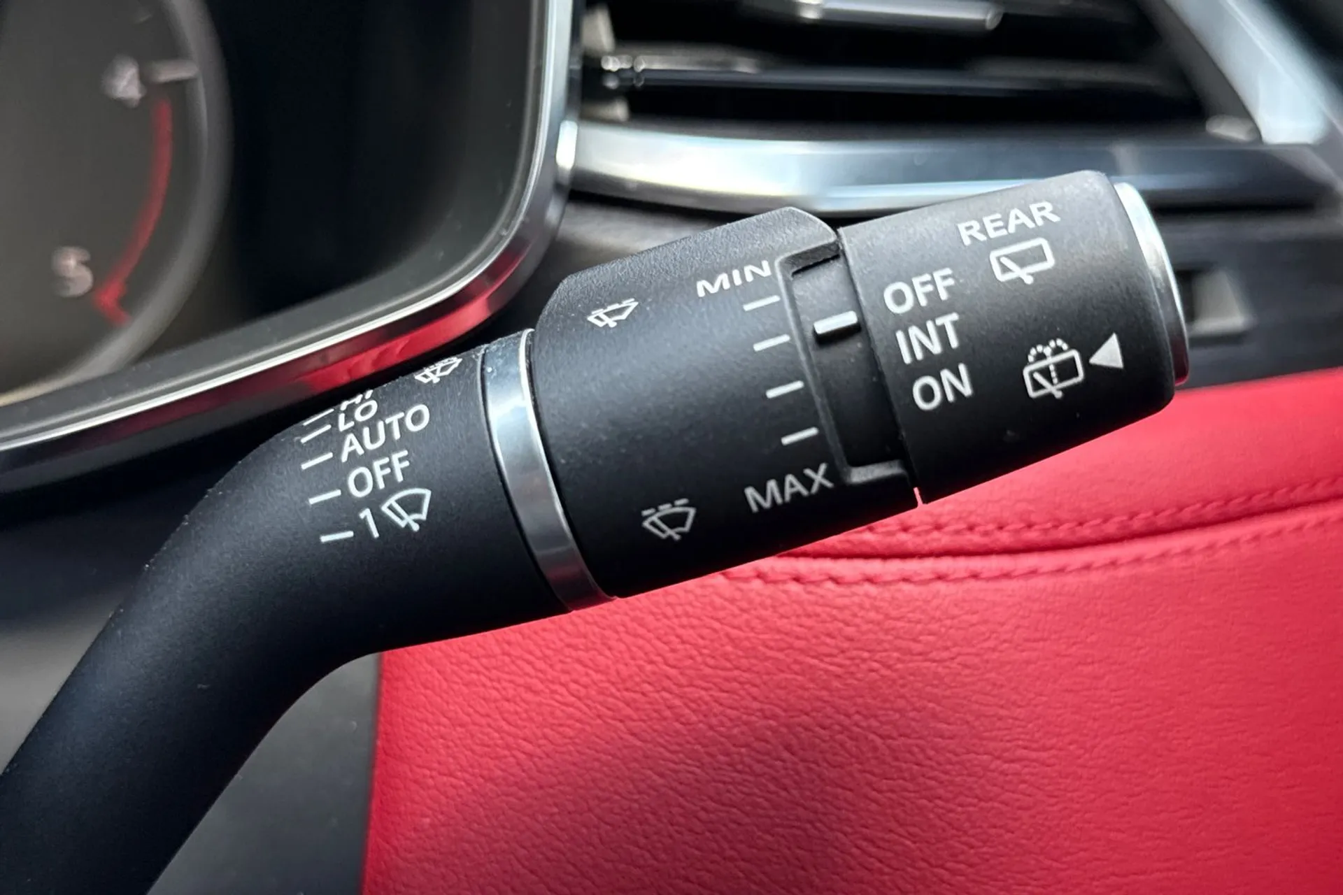 Jaguar F-PACE thumbnail image number 56