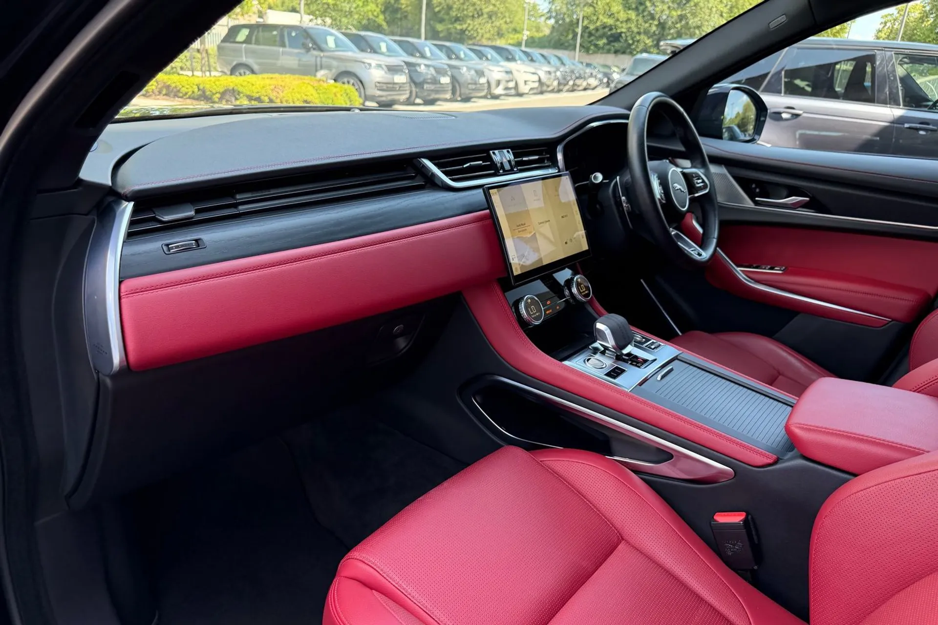 Jaguar F-PACE thumbnail image number 47