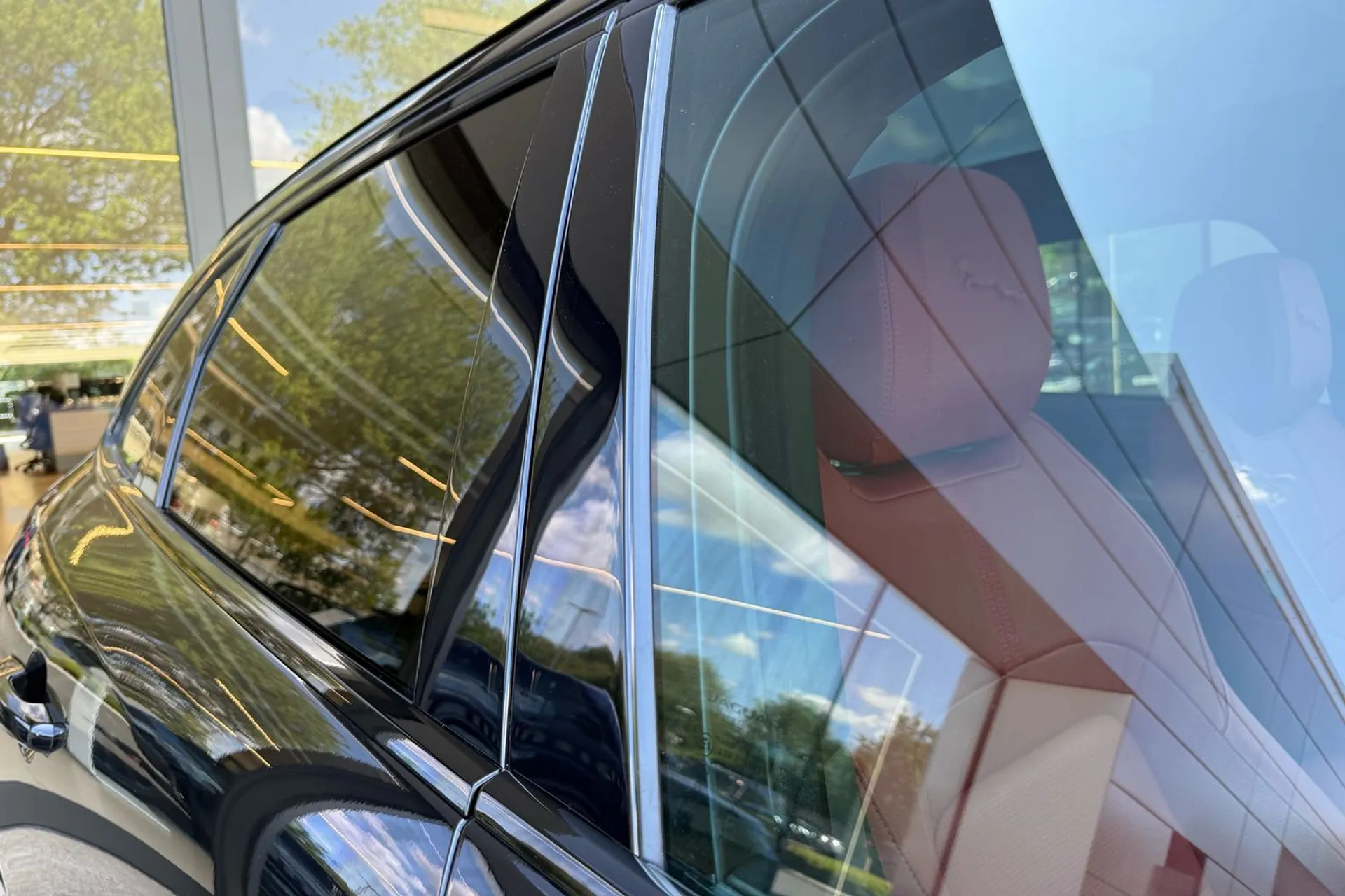 Jaguar F-PACE thumbnail image number 22
