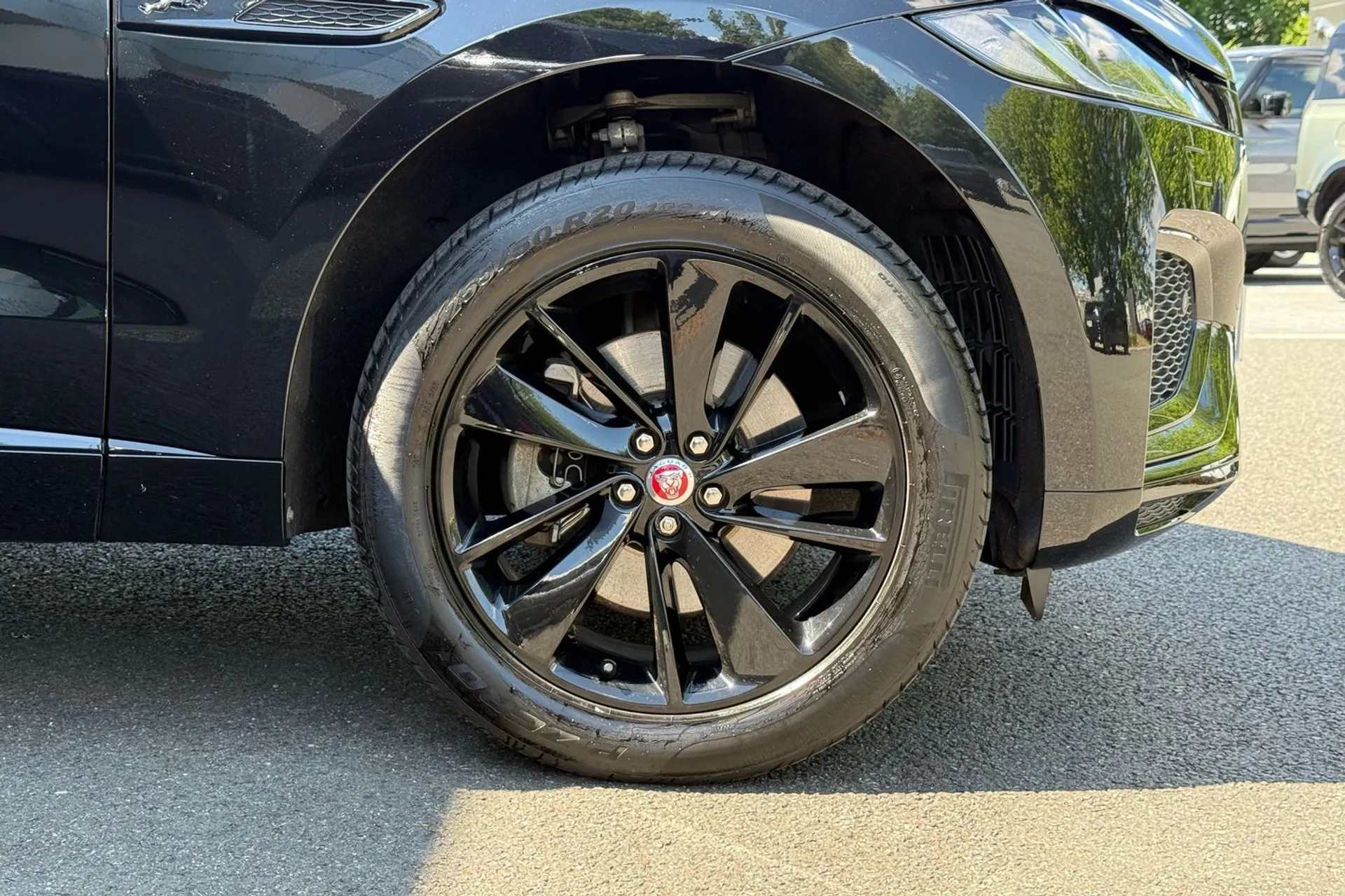 Jaguar F-PACE thumbnail image number 21