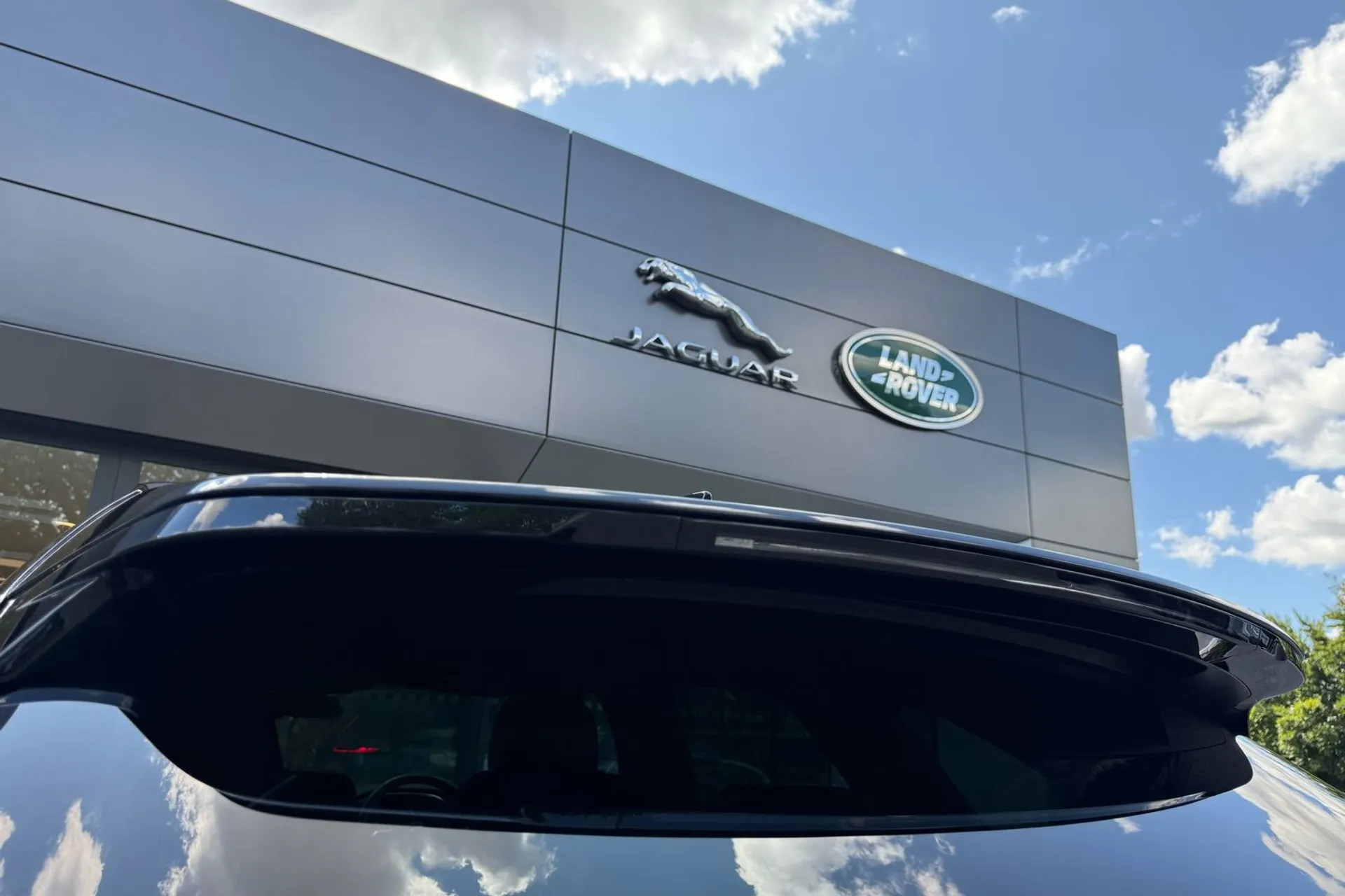 Jaguar F-PACE thumbnail image number 30