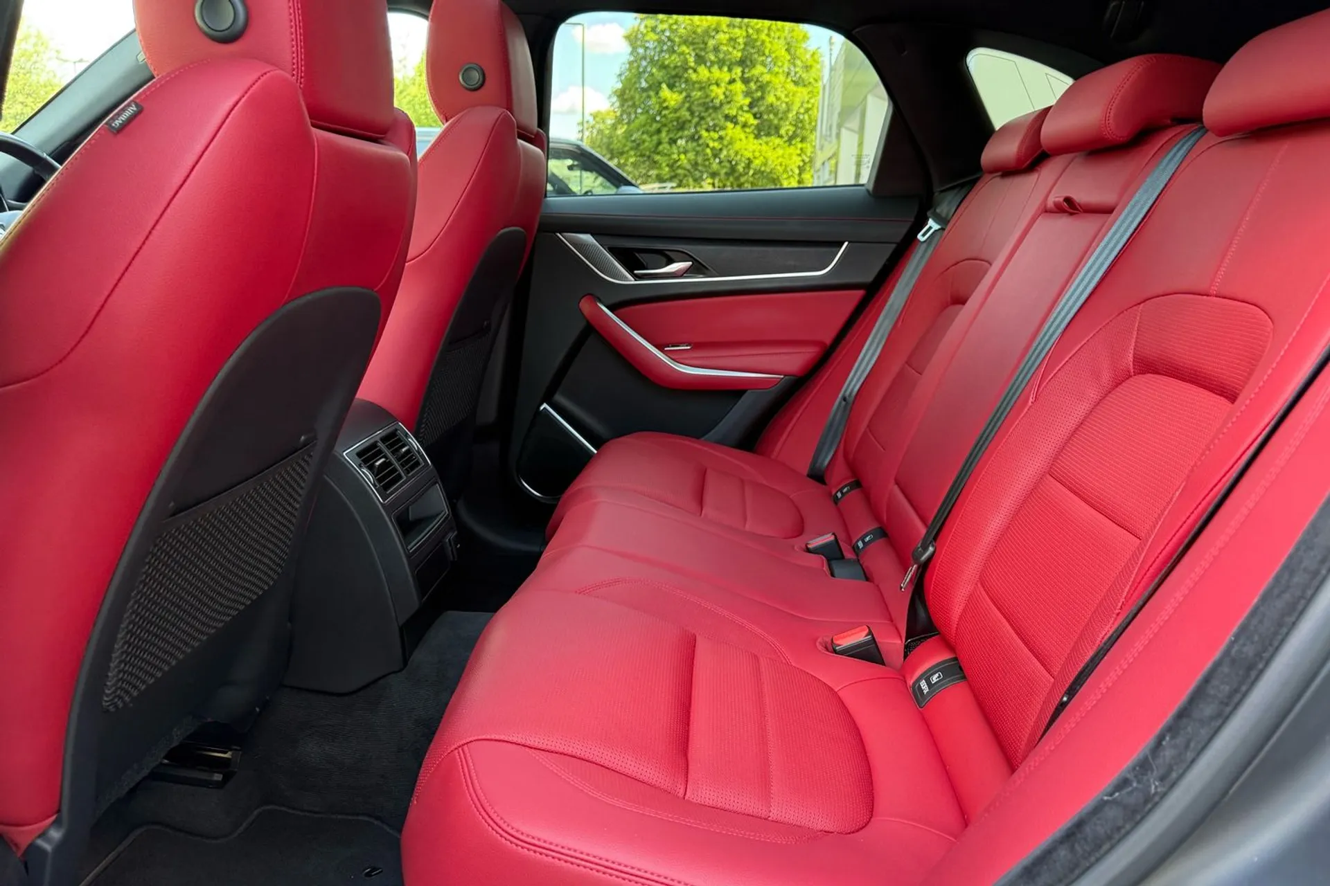 Jaguar F-PACE thumbnail image number 48